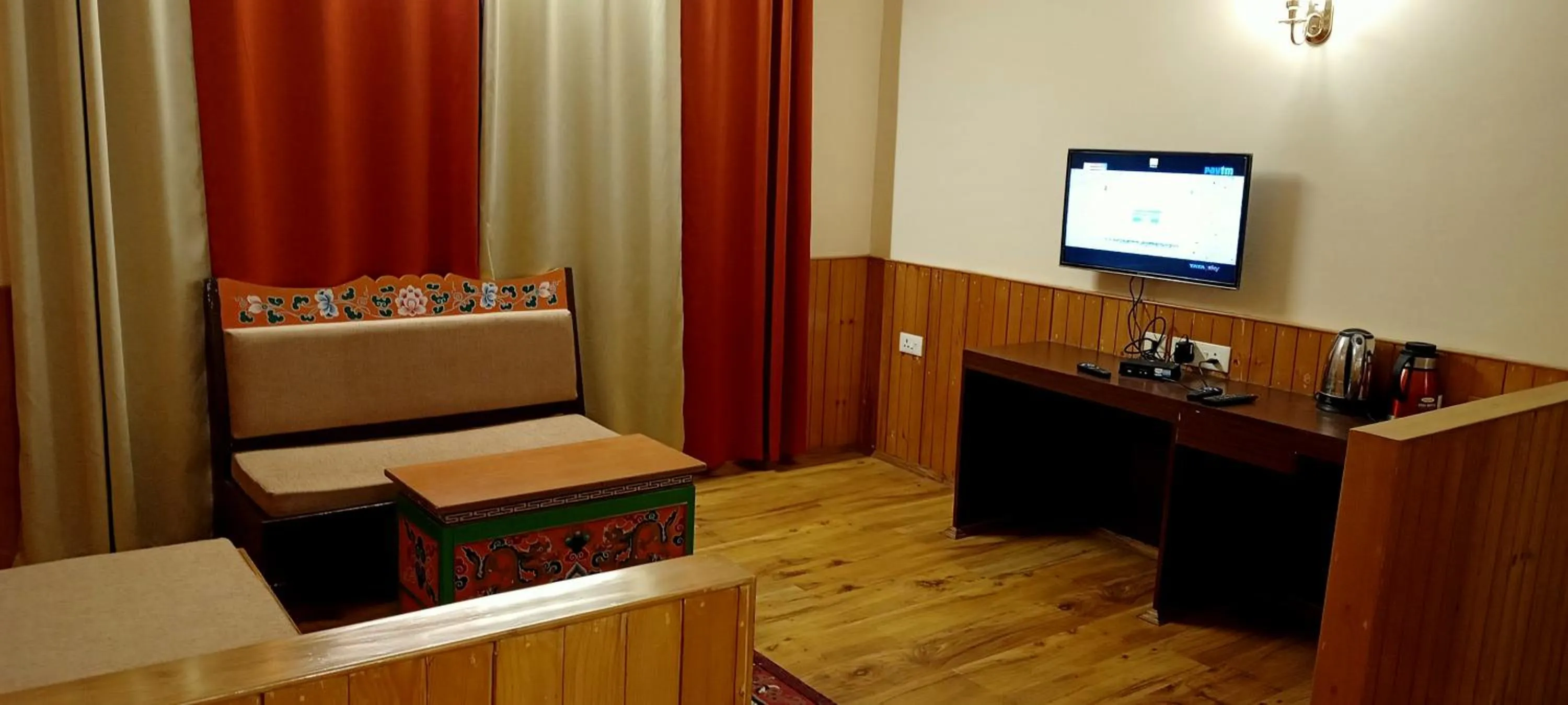 Seating area, Bed in Le Coxy Resort Lachung