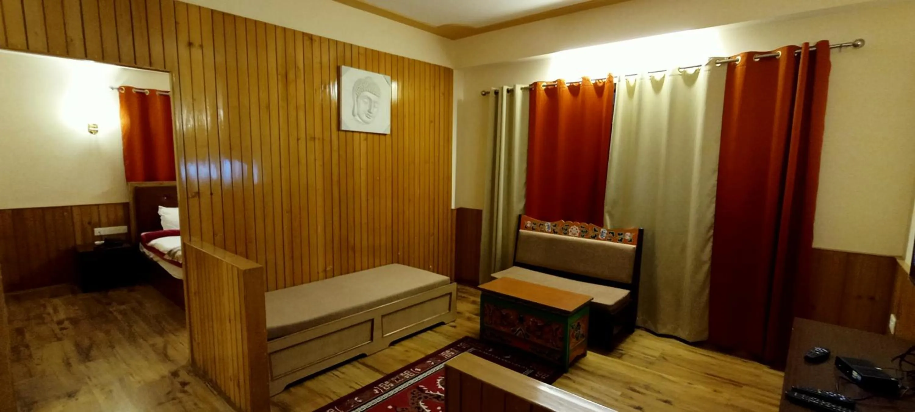 Seating area, Bed in Le Coxy Resort Lachung