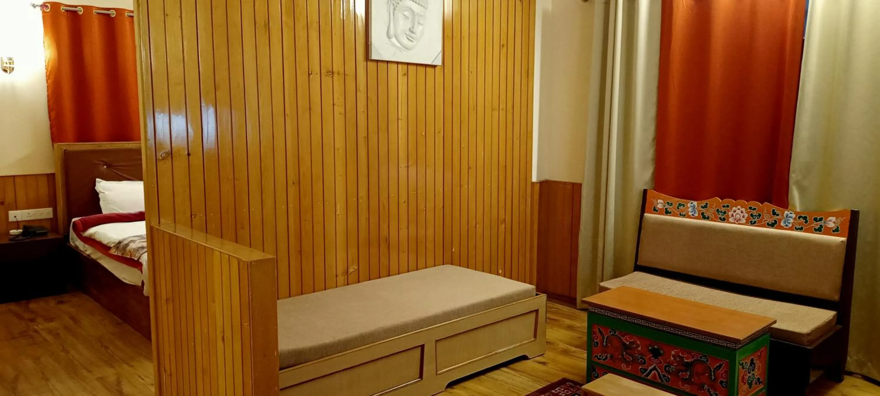 Seating area, Bed in Le Coxy Resort Lachung