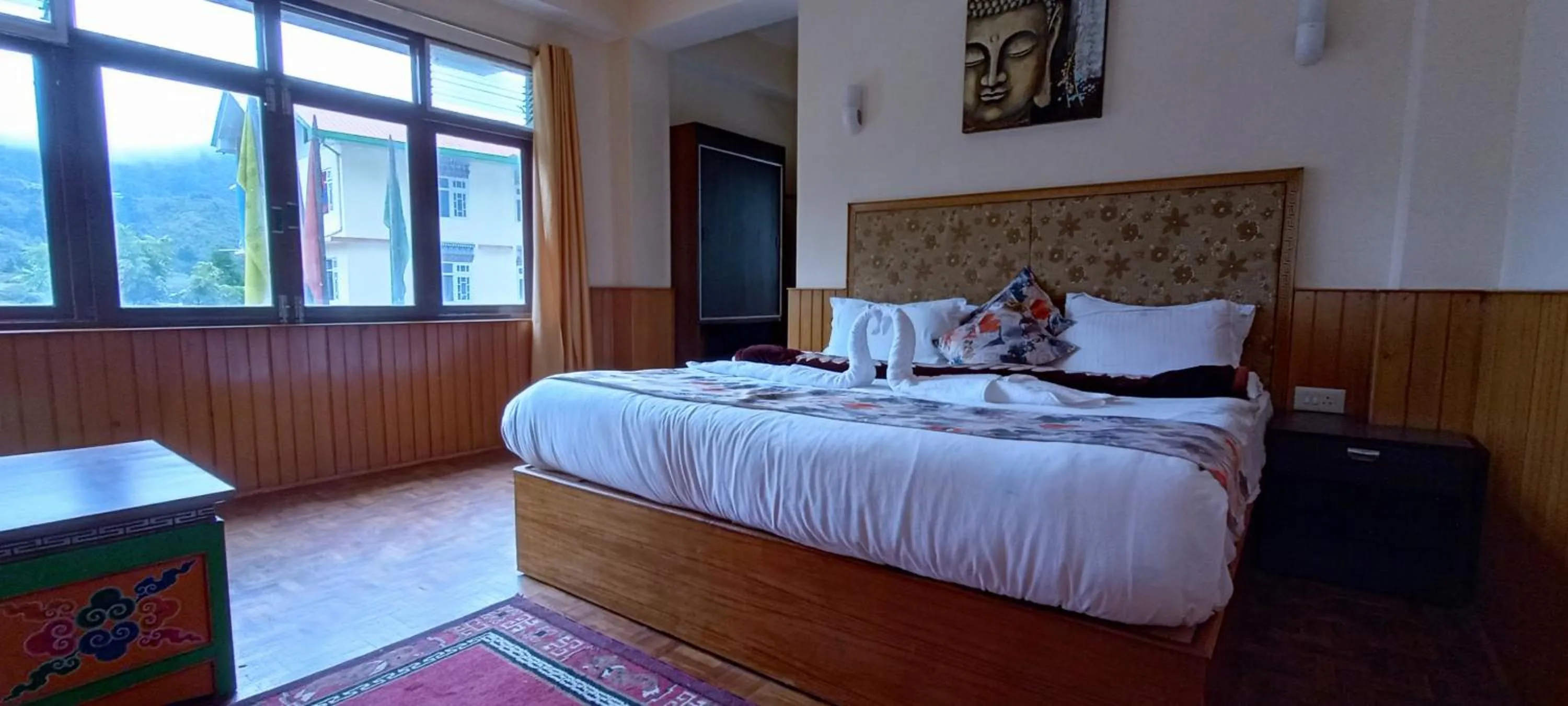 Mountain view, Bed in Le Coxy Resort Lachung