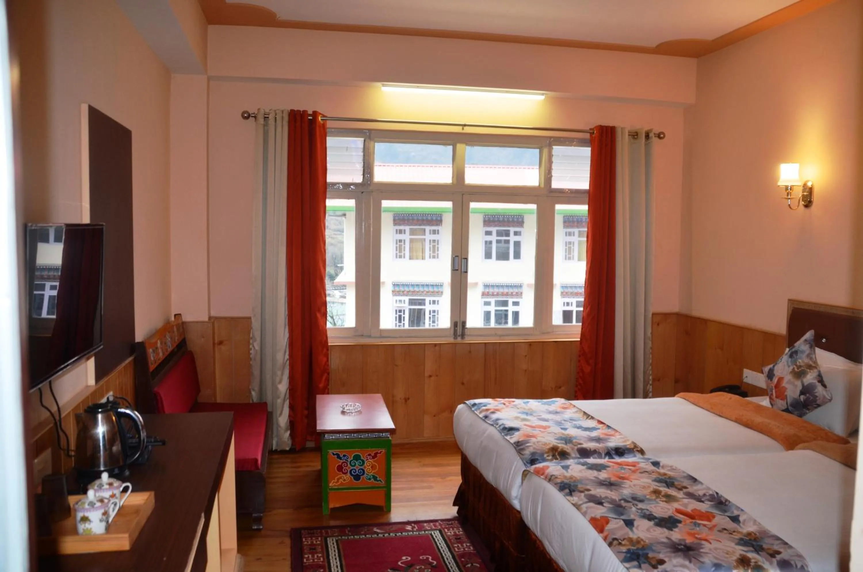 Photo of the whole room, Bed in Le Coxy Resort Lachung