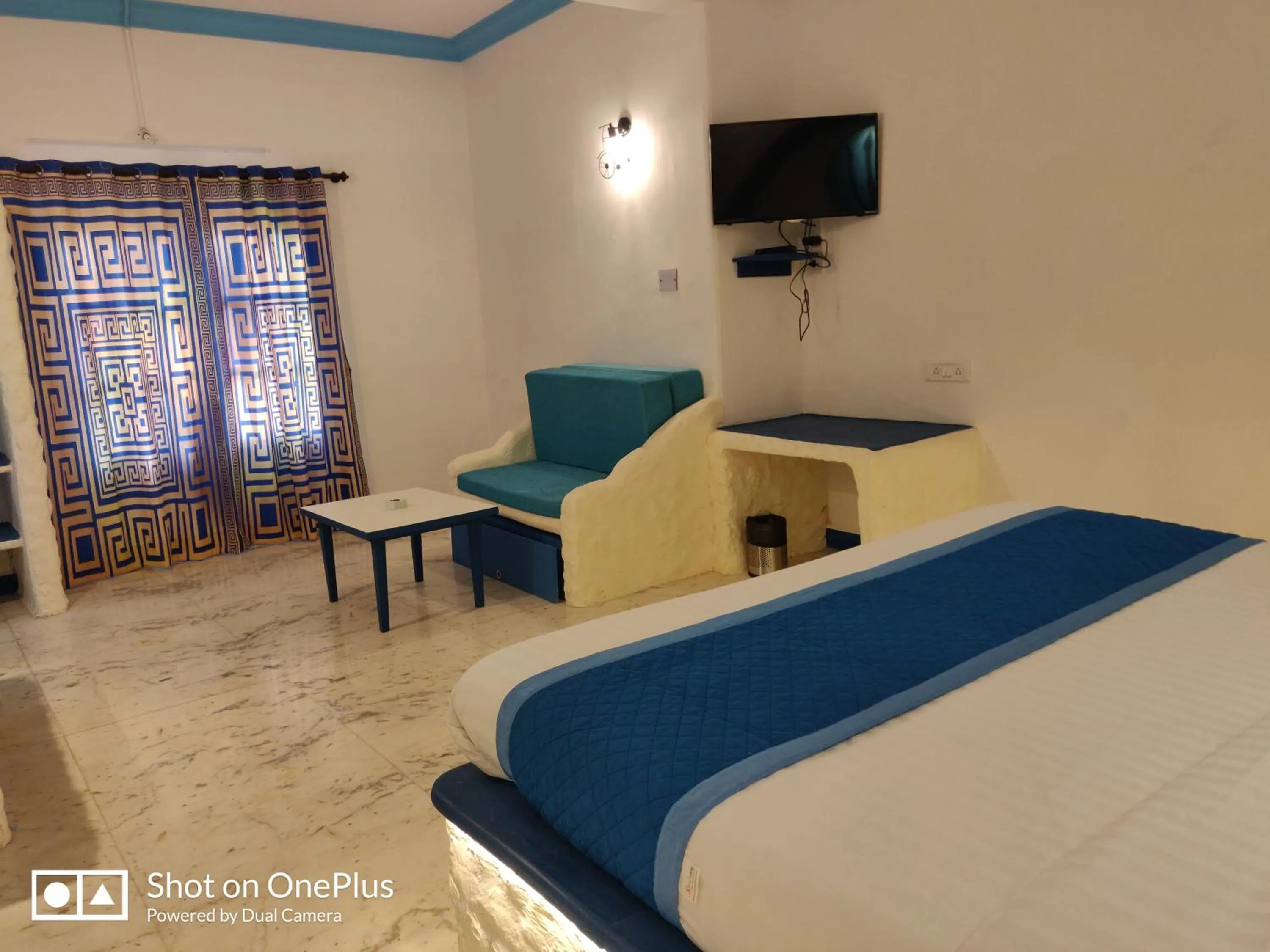 TV and multimedia, Bed in Makarios Boutique Hotel