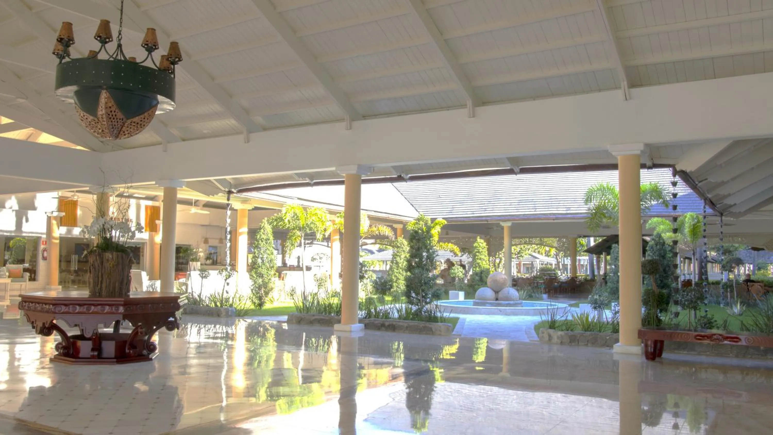 Lobby or reception in Iberostar Waves Punta Cana - All Inclusive