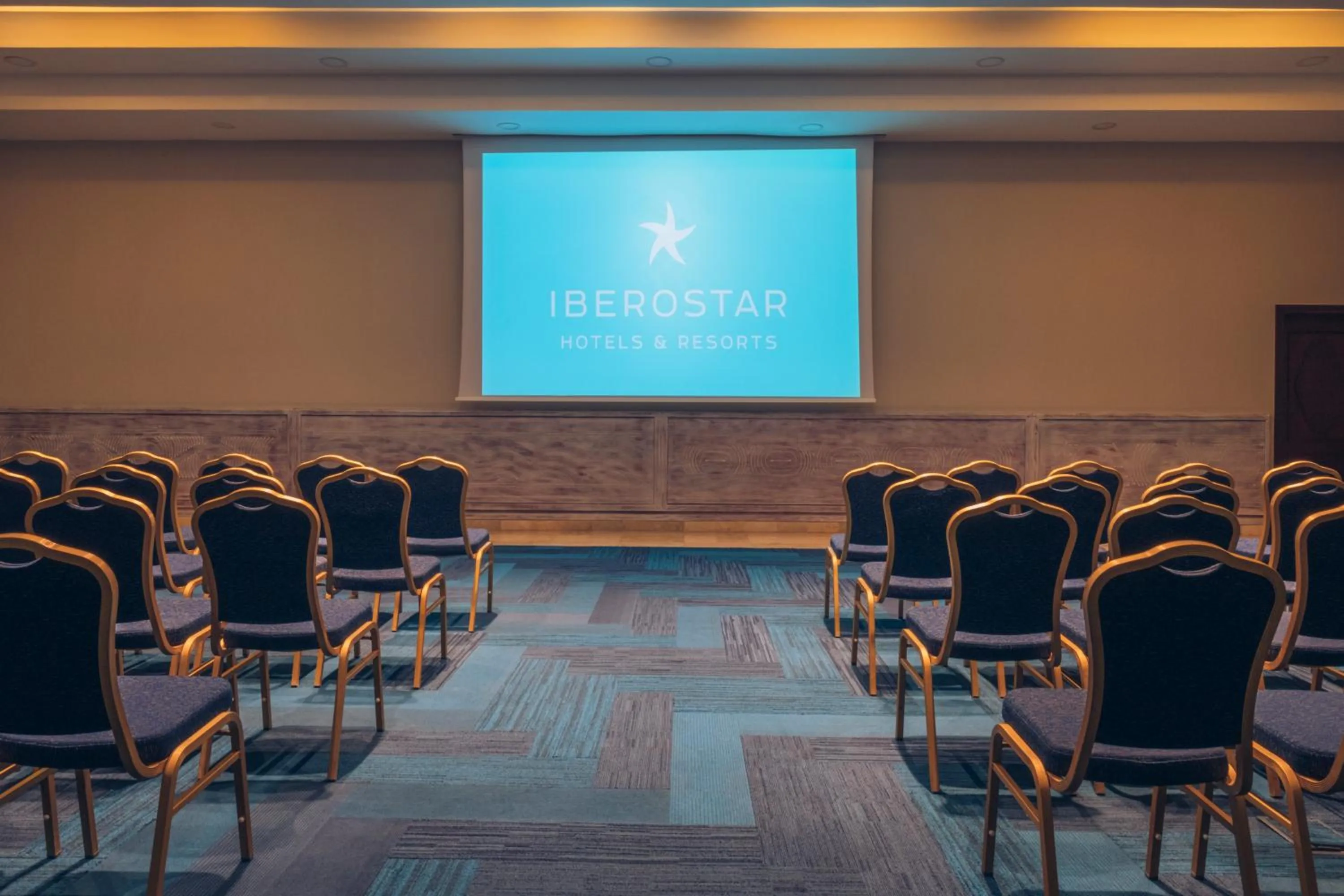 Meeting/conference room in Iberostar Waves Punta Cana - All Inclusive