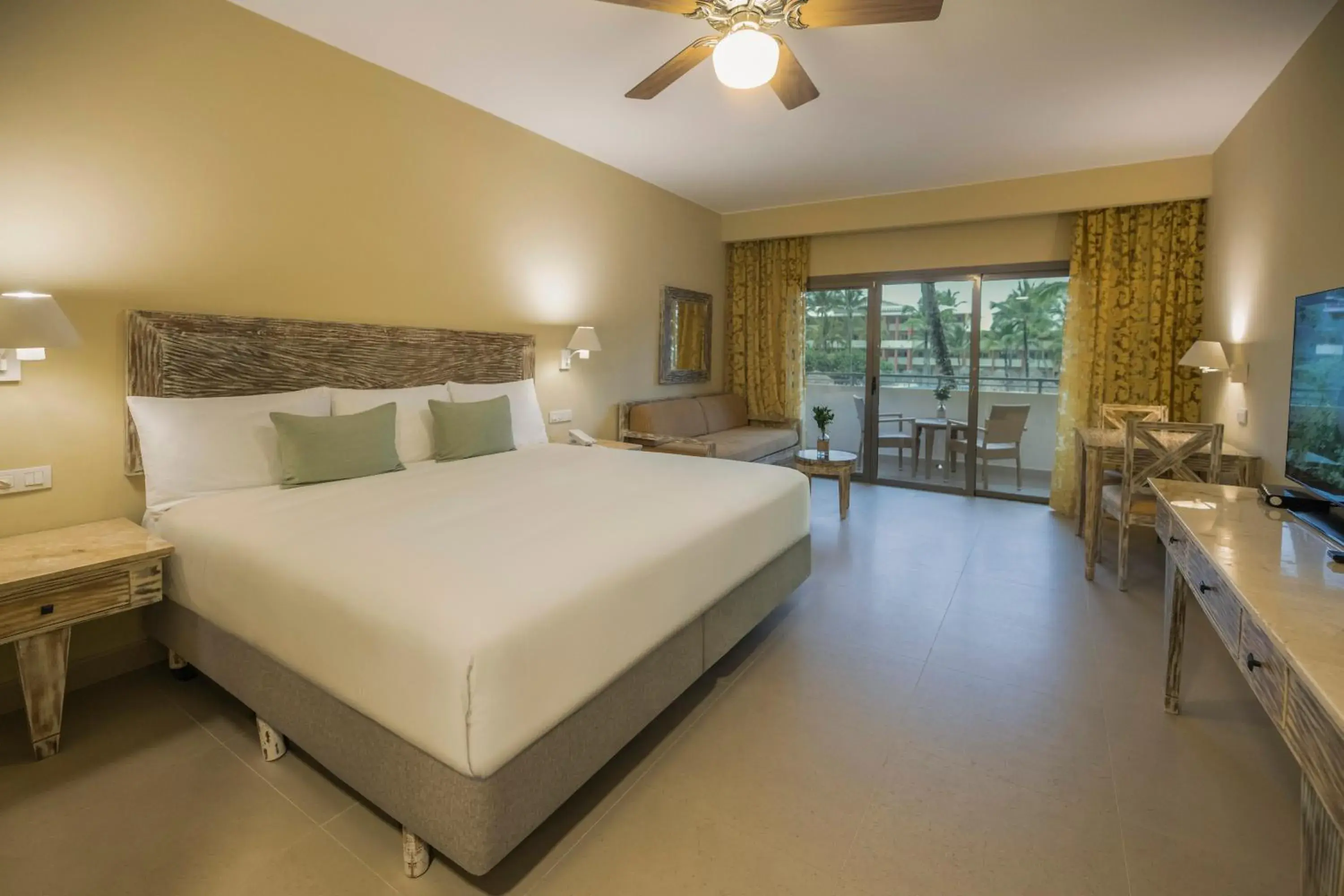 Balcony/Terrace, Bed in Iberostar Waves Dominicana - All Inclusive Balcony/Terrace, Bed in Iberostar Waves Dominicana - All Inclusive