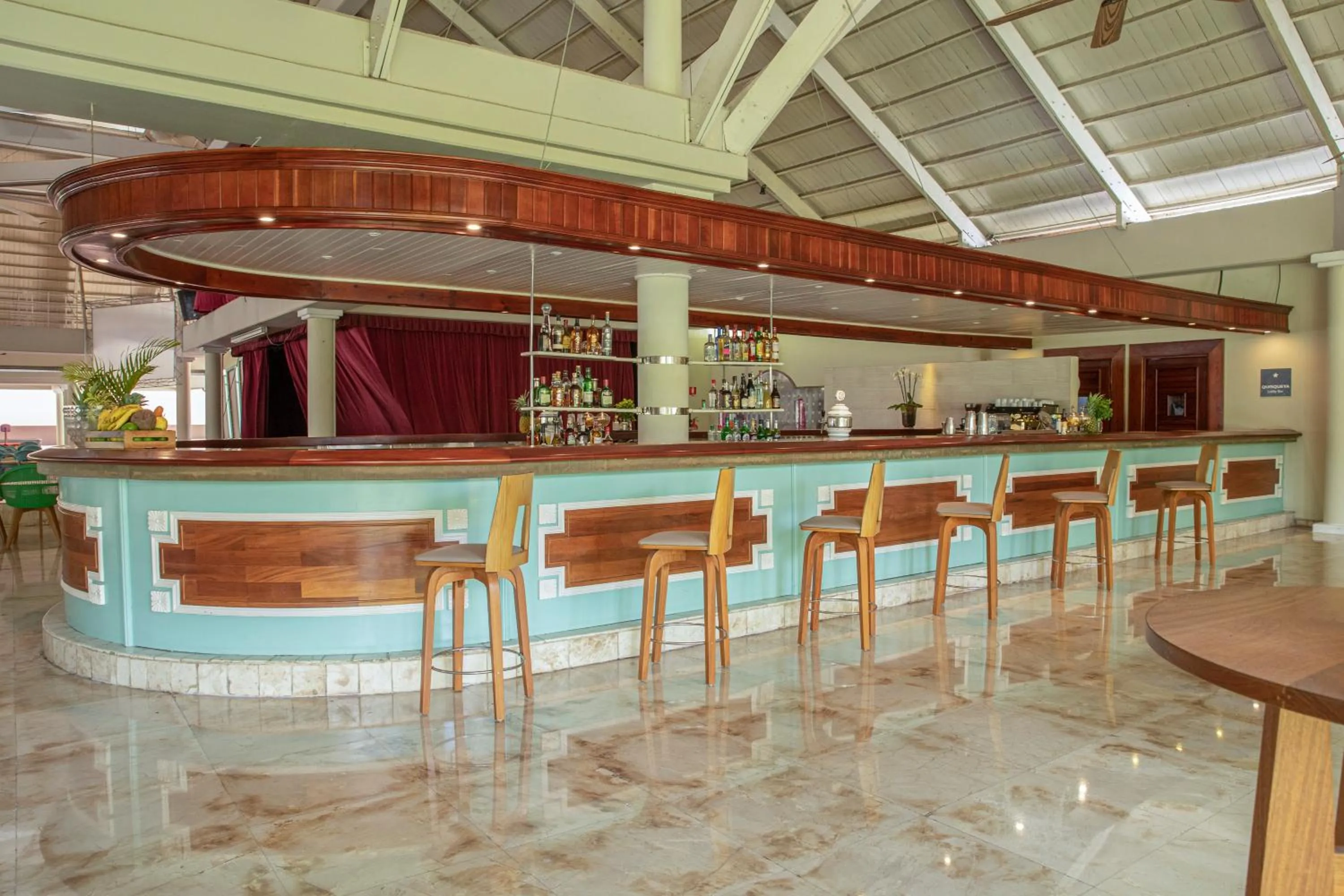 Lounge or bar in Iberostar Waves Dominicana - All Inclusive