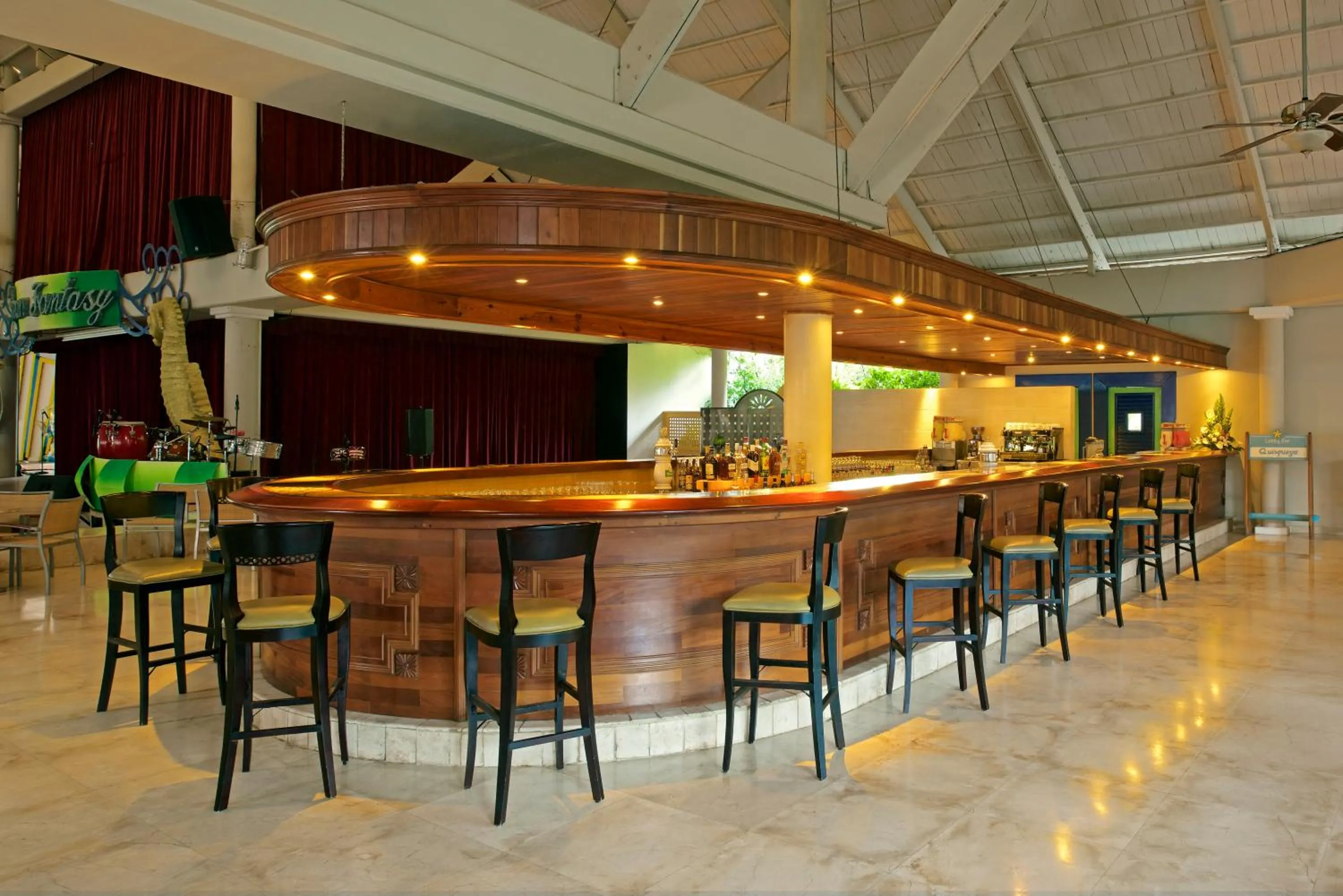 Lounge or bar in Iberostar Waves Dominicana - All Inclusive