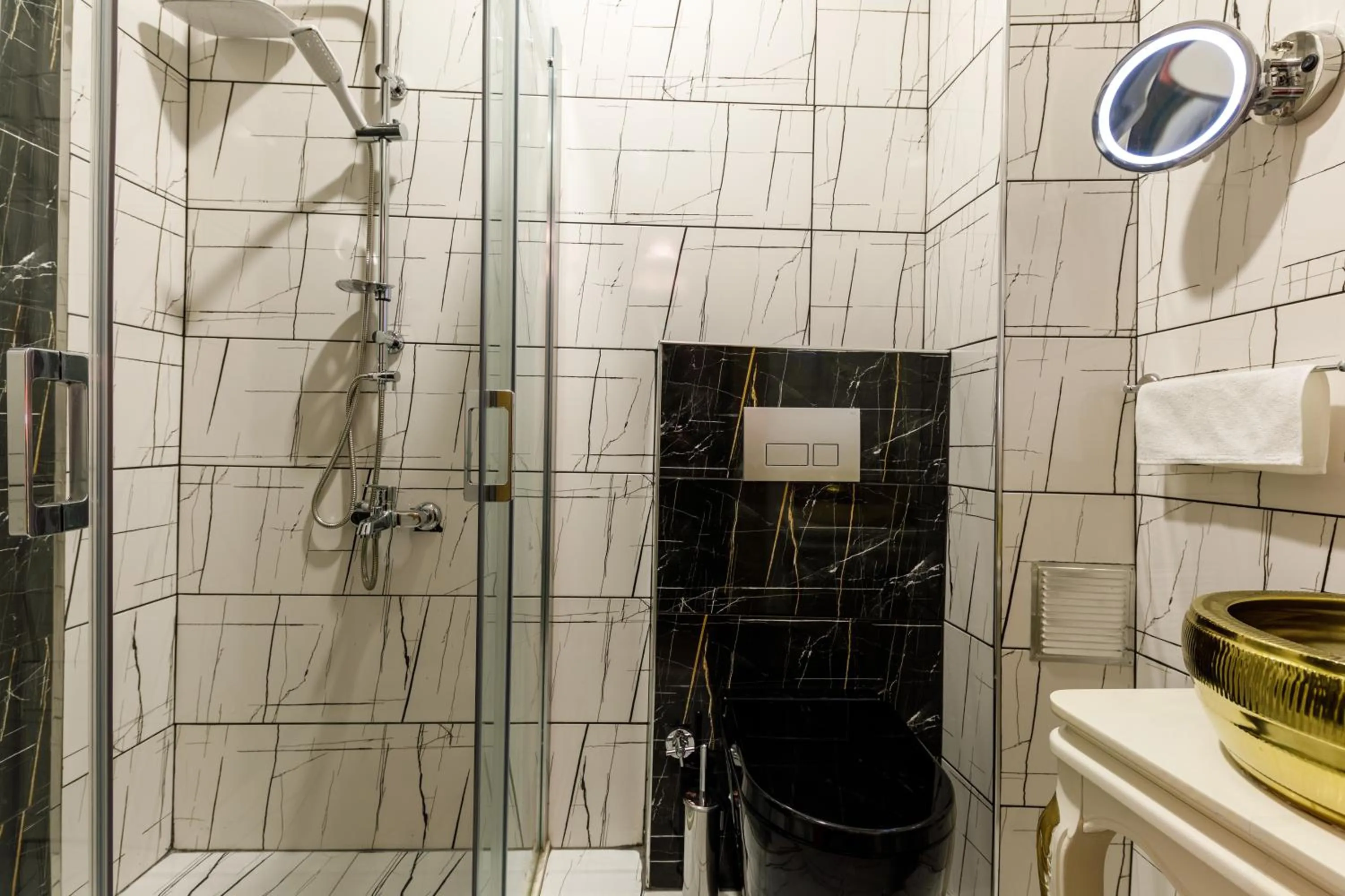 Bathroom in Germenicia Hotel