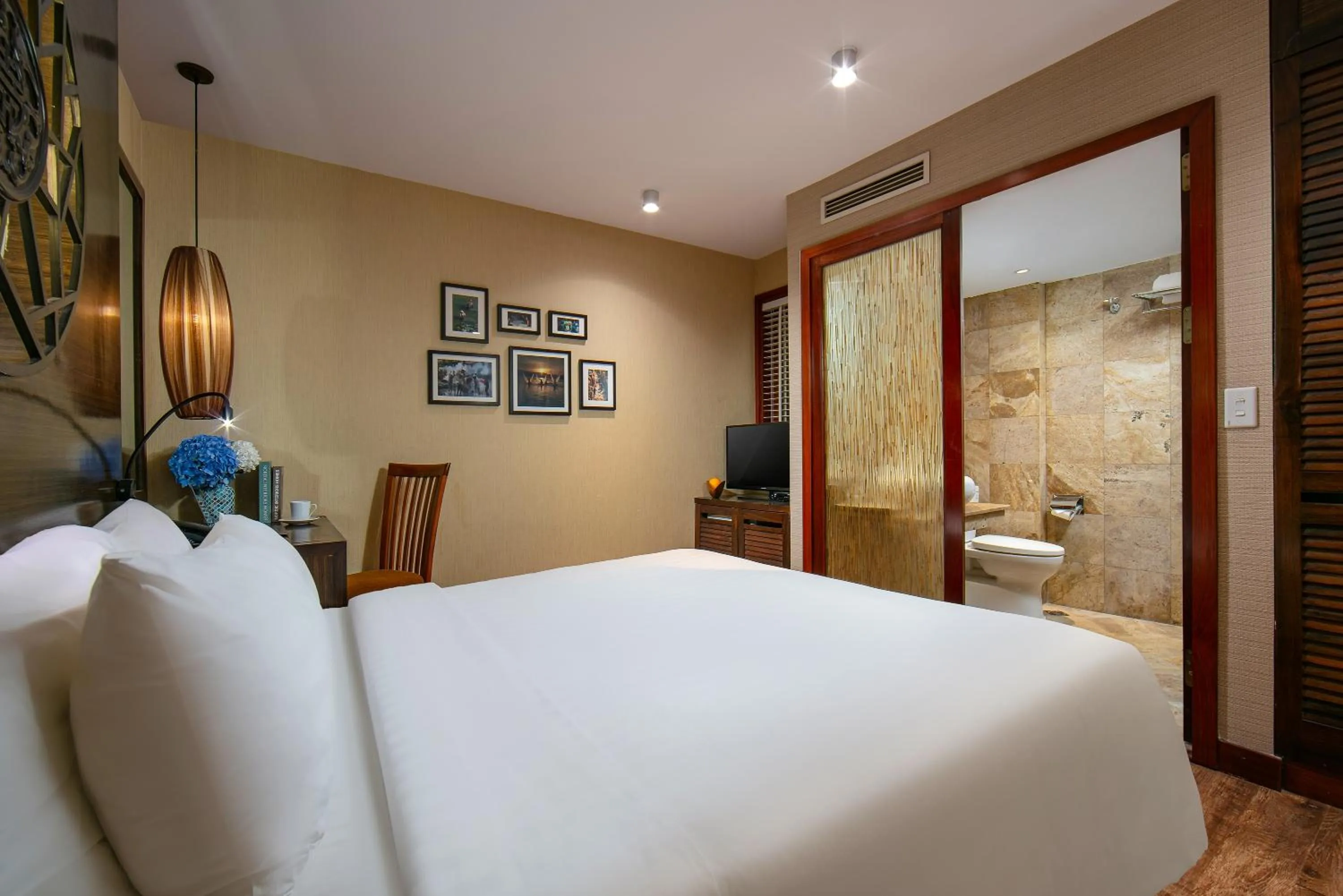 Bed in Oriental Suites Hotel & Spa