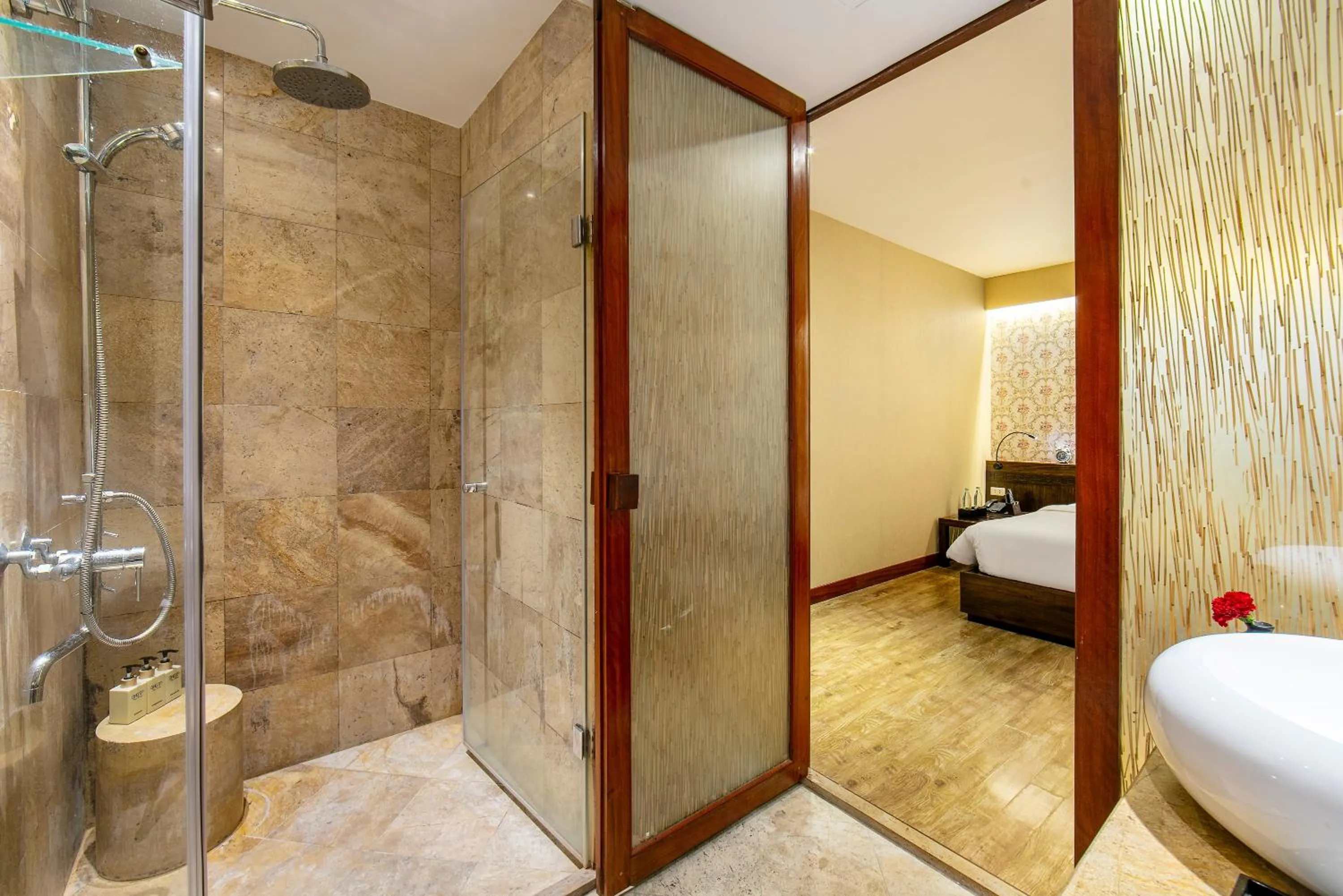 Shower, Bed in Oriental Suites Hotel & Spa
