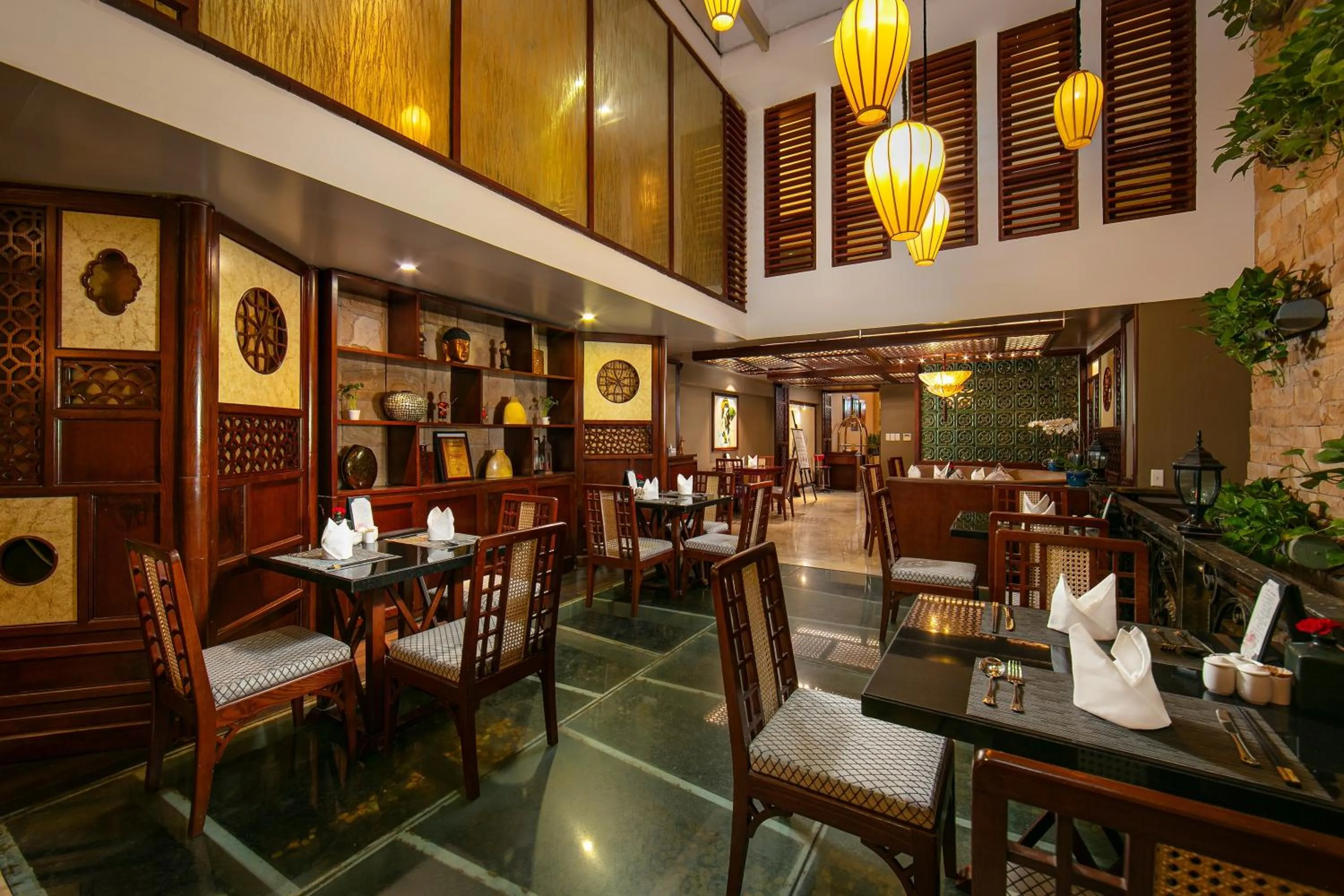 Restaurant/places to eat in Oriental Suites Hotel & Spa