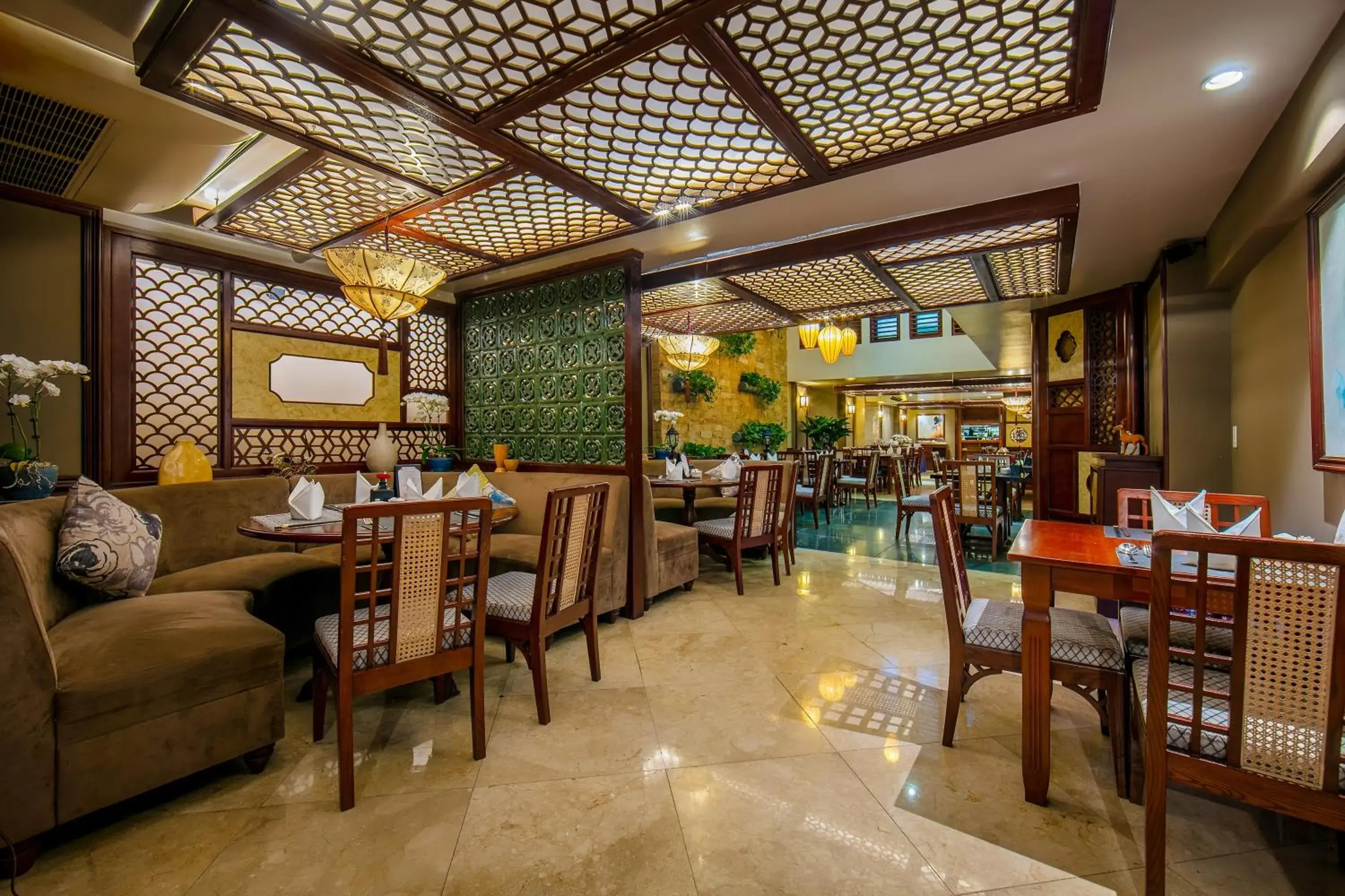 Restaurant/places to eat in Oriental Suites Hotel & Spa Restaurant/places to eat in Oriental Suites Hotel & Spa