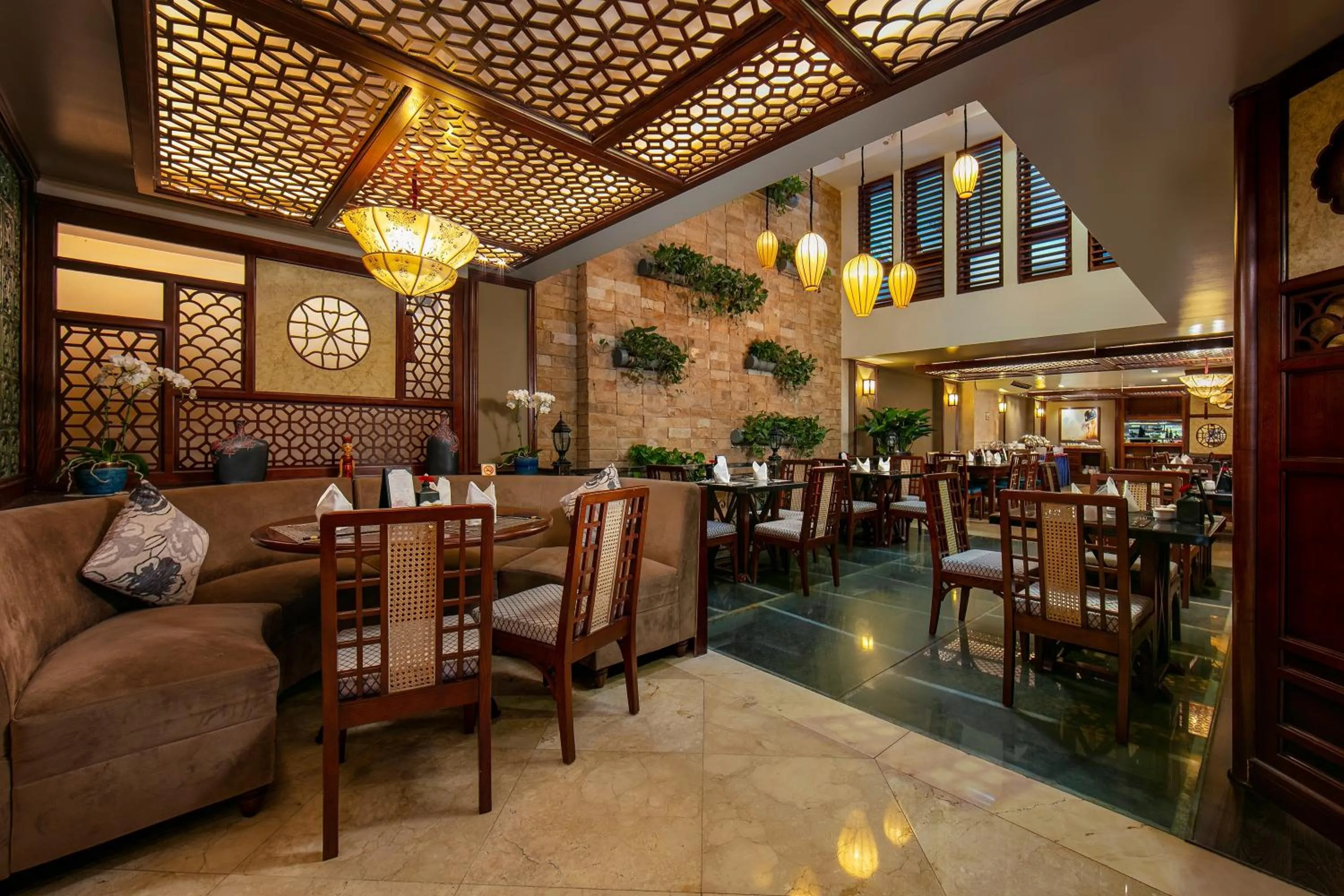 Restaurant/places to eat in Oriental Suites Hotel & Spa
