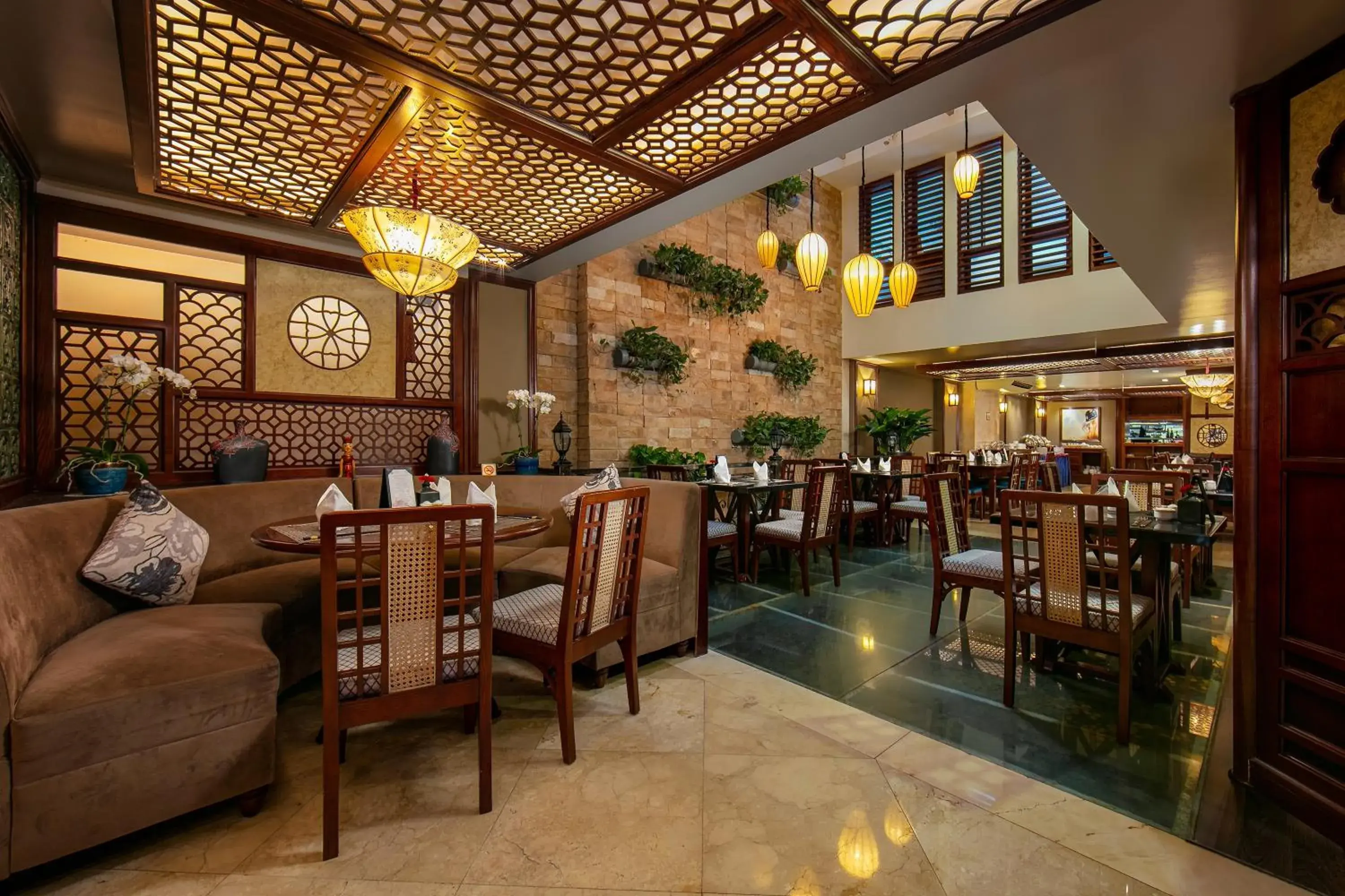 Restaurant/places to eat in Oriental Suites Hotel & Spa Restaurant/places to eat in Oriental Suites Hotel & Spa