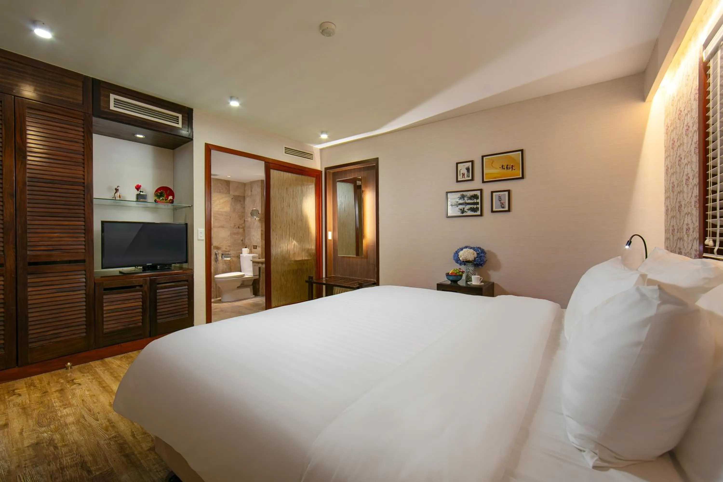 Bedroom, Bed in Oriental Suites Hotel & Spa