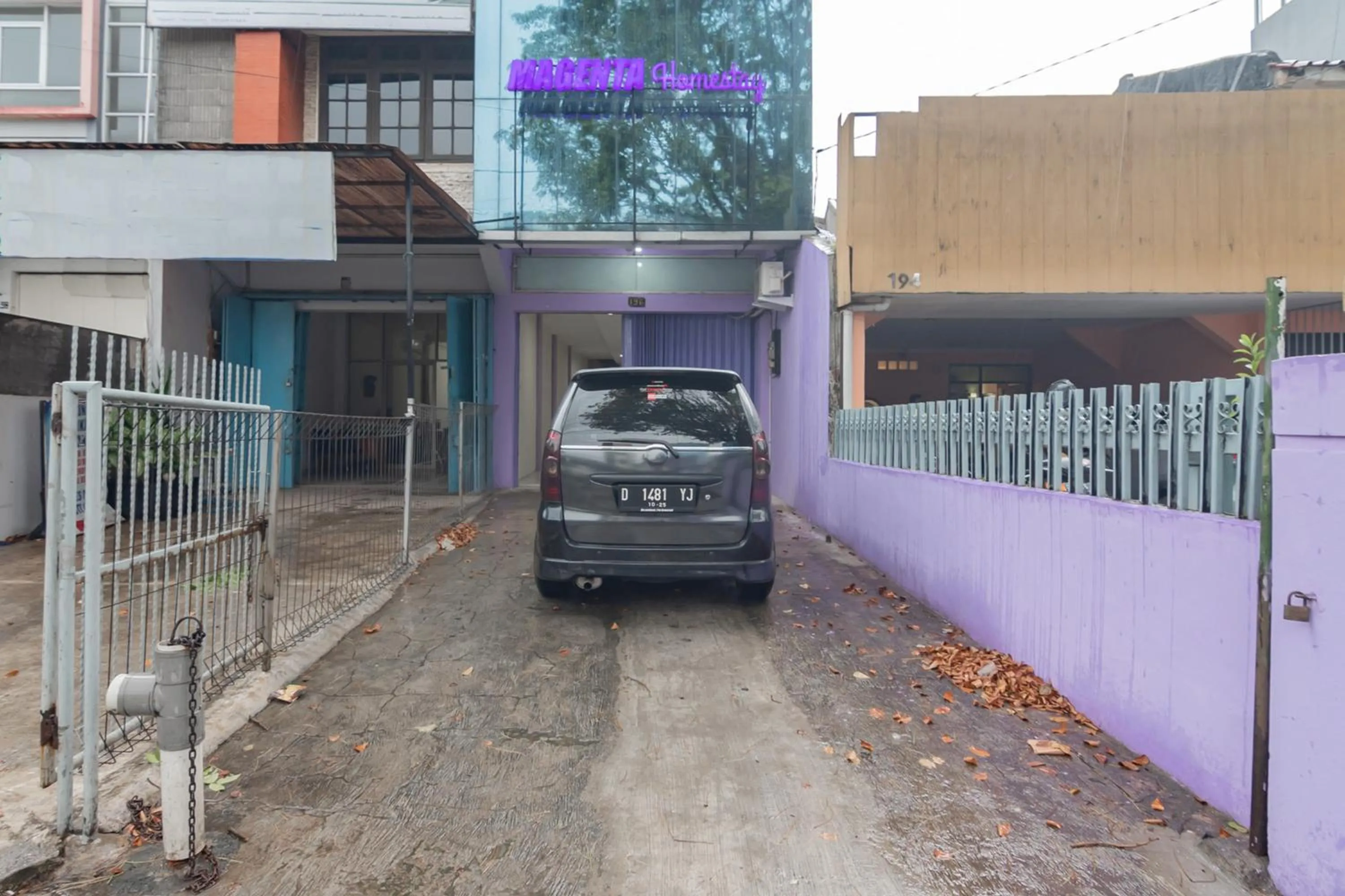 RedDoorz near Trans Studio Bandung 3