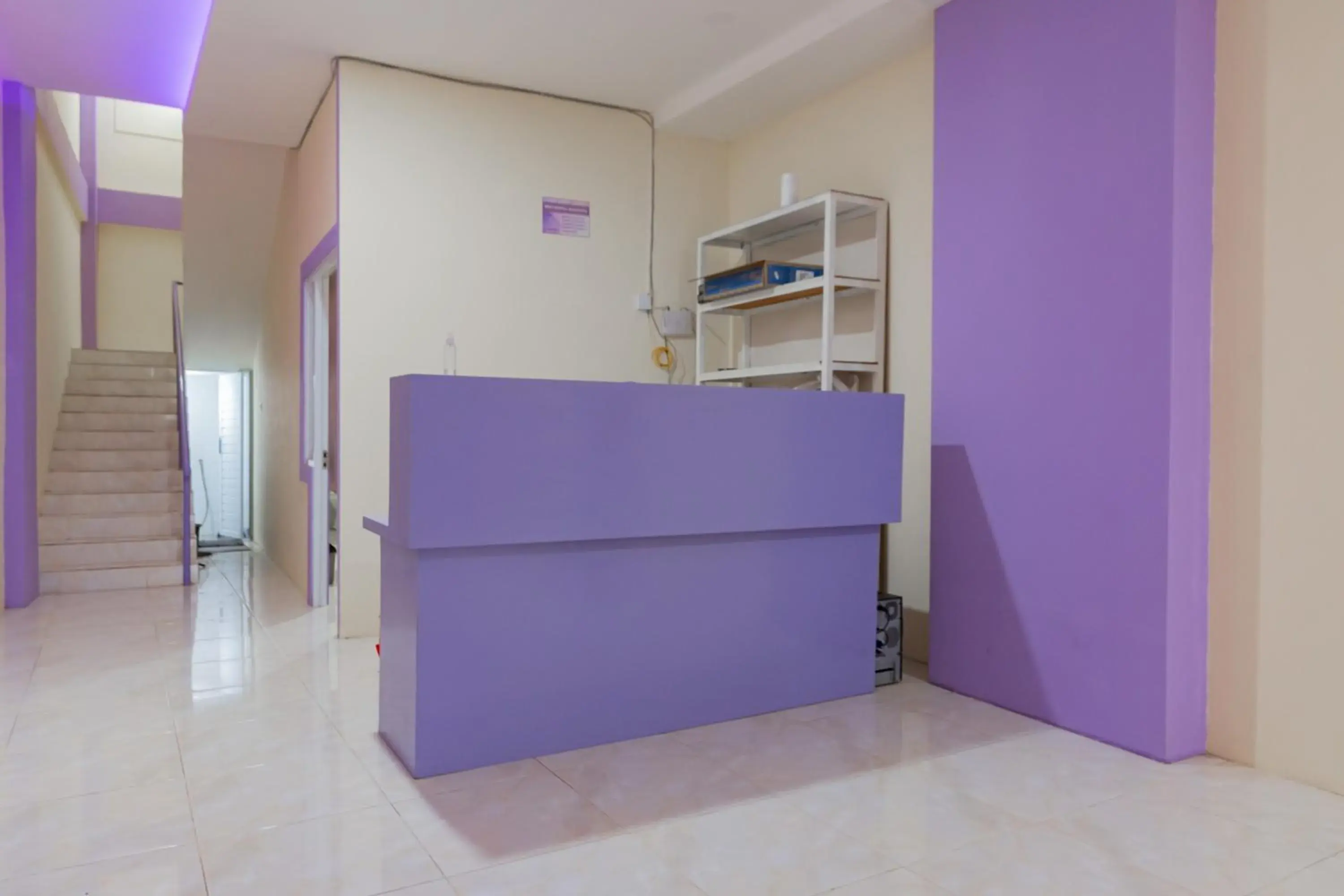 Lobby or reception in RedDoorz near Trans Studio Bandung 3 Lobby or reception in RedDoorz near Trans Studio Bandung 3