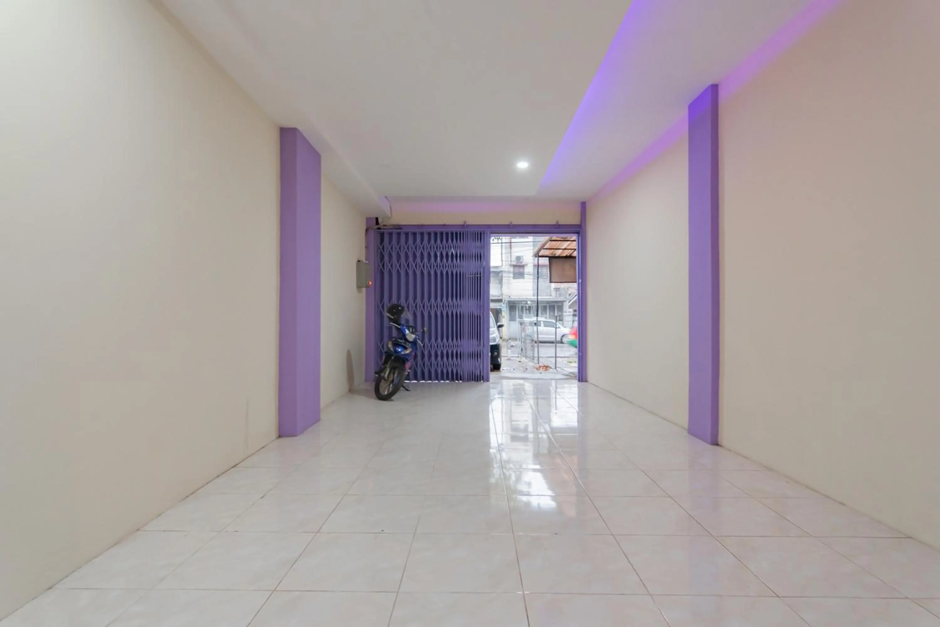 RedDoorz near Trans Studio Bandung 3