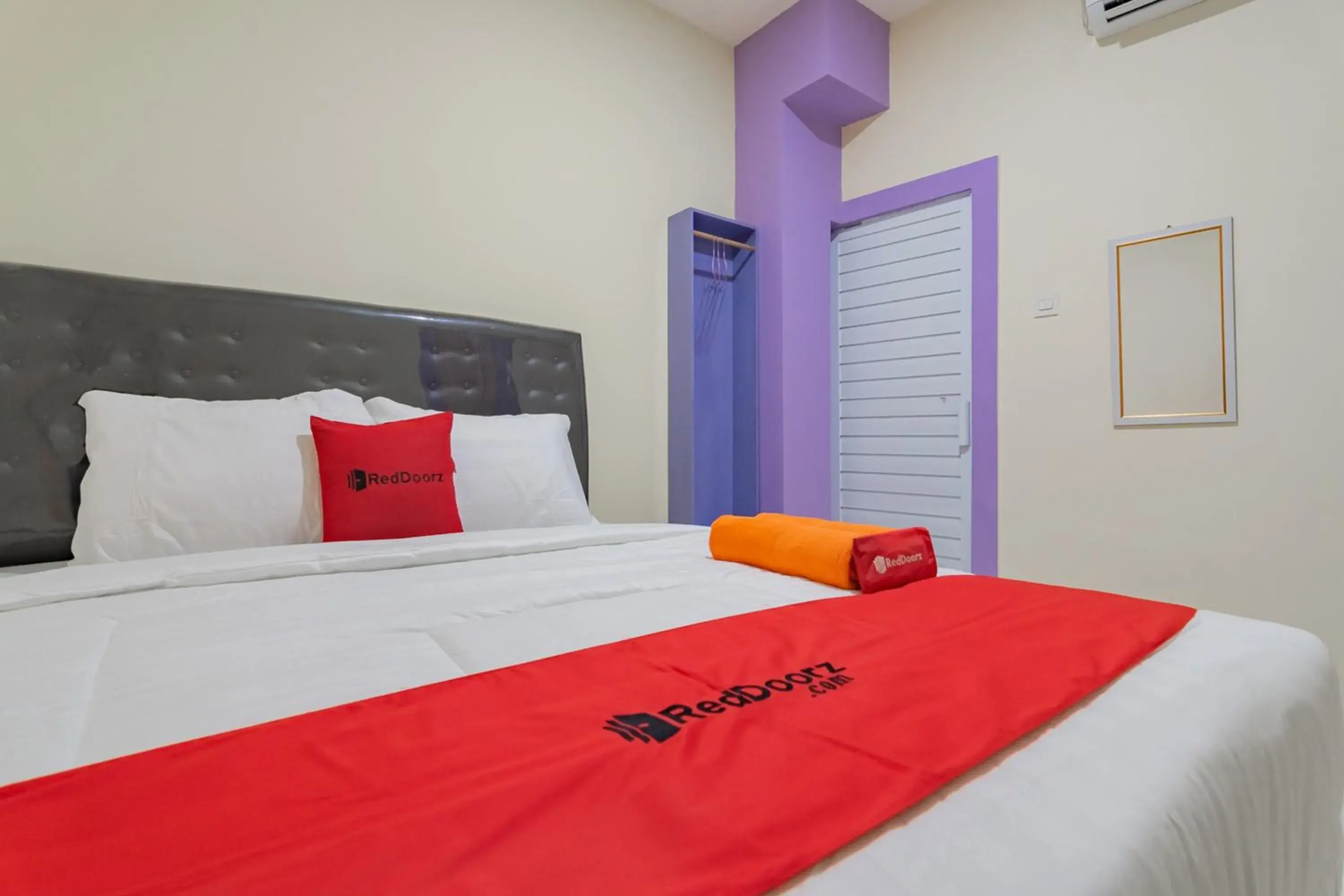 Bed in RedDoorz near Trans Studio Bandung 3 Bed in RedDoorz near Trans Studio Bandung 3