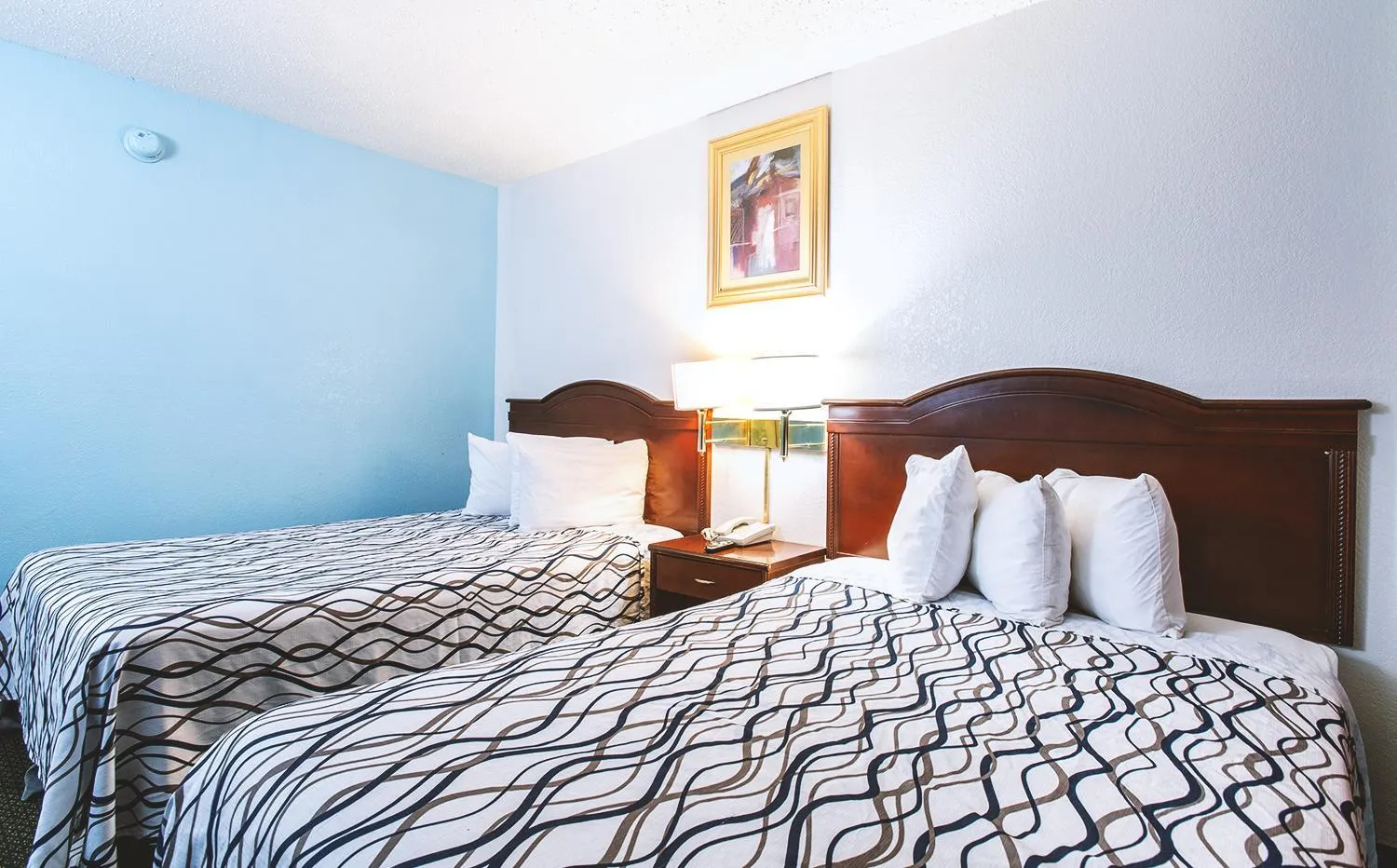 Queen Suite in Sky-Palace Inn & Suites Wichita East
