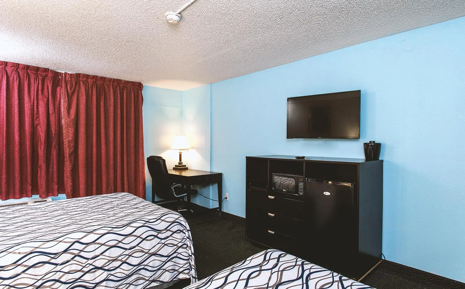 Deluxe Suite in Sky-Palace Inn & Suites Wichita East
