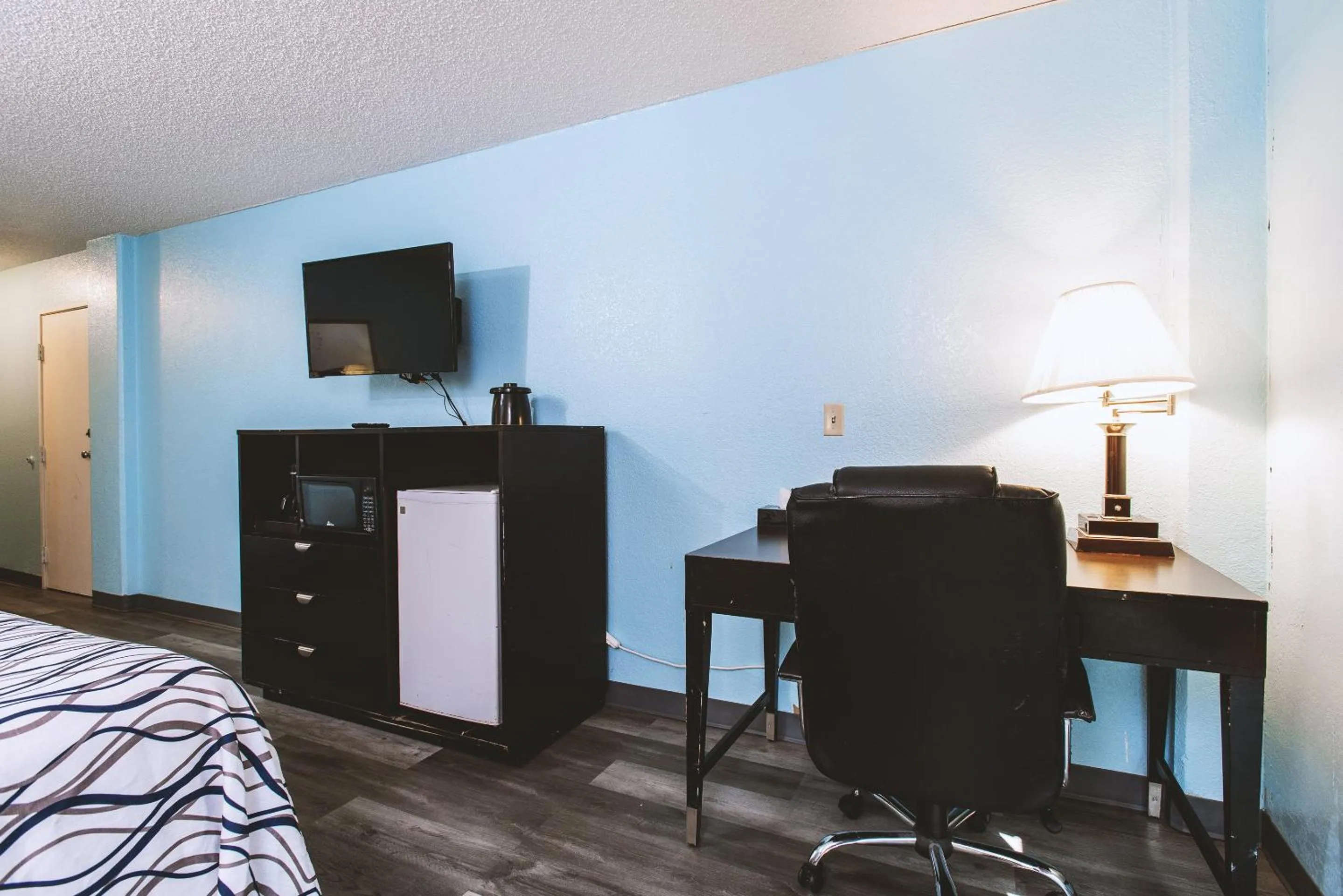 Sky-Palace Inn & Suites Wichita East