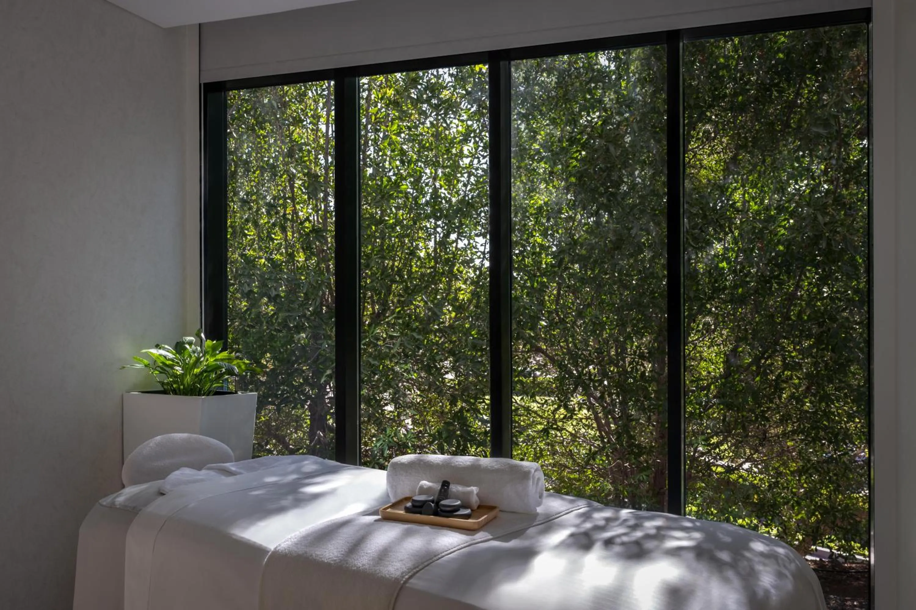 Spa and wellness centre/facilities, Bed in JA Hatta Fort Hotel