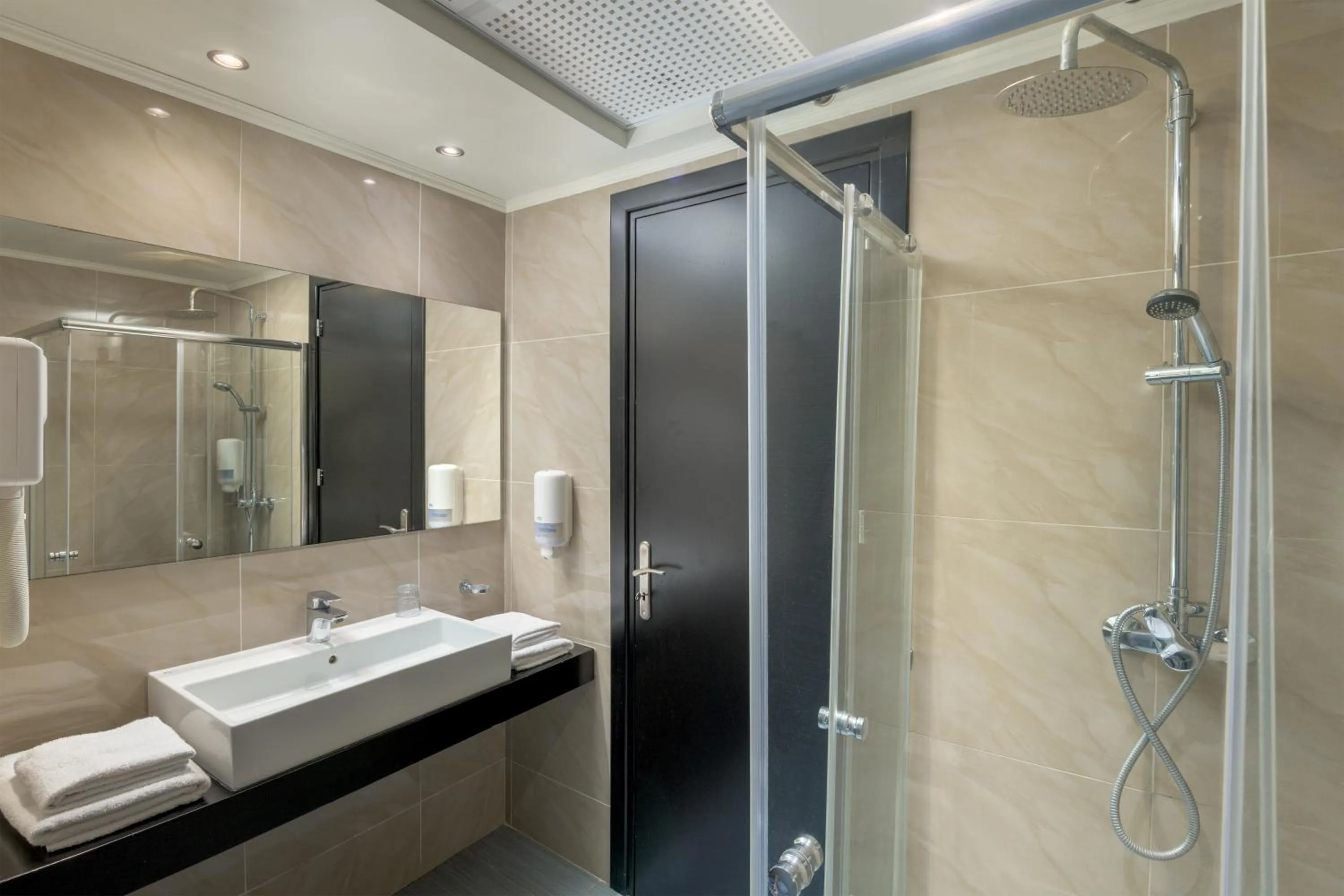 Shower in Oceanis Beach Hotel