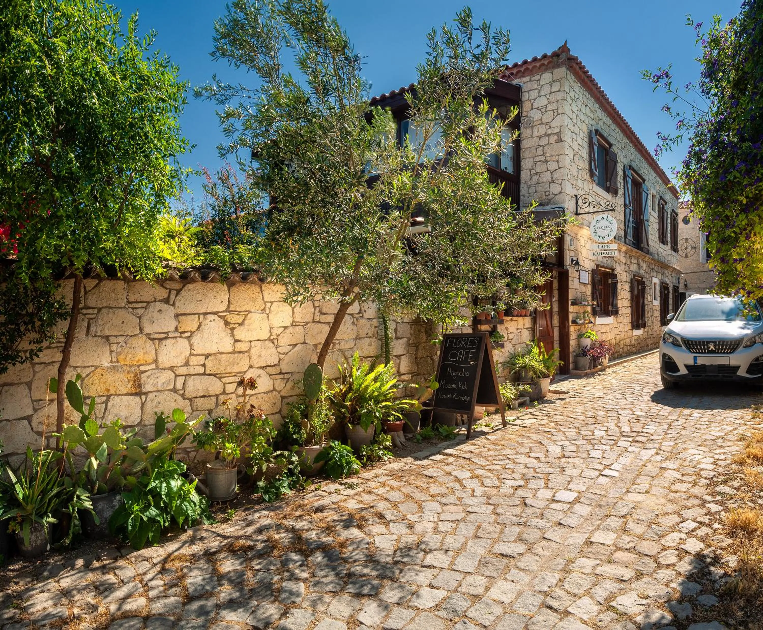 Facade/entrance in Flores Hotel Alaçatı