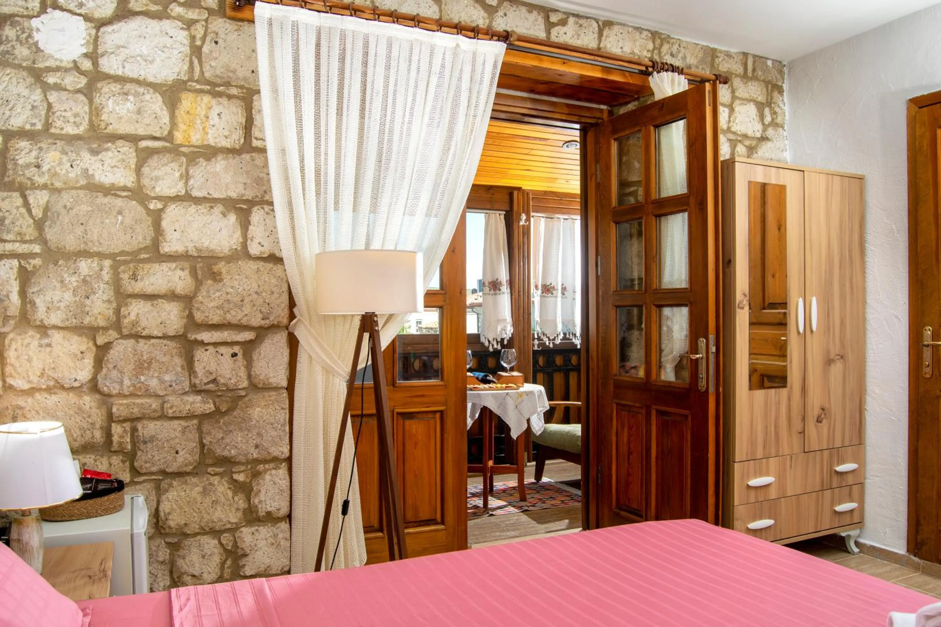 Photo of the whole room in Flores Hotel Alaçatı