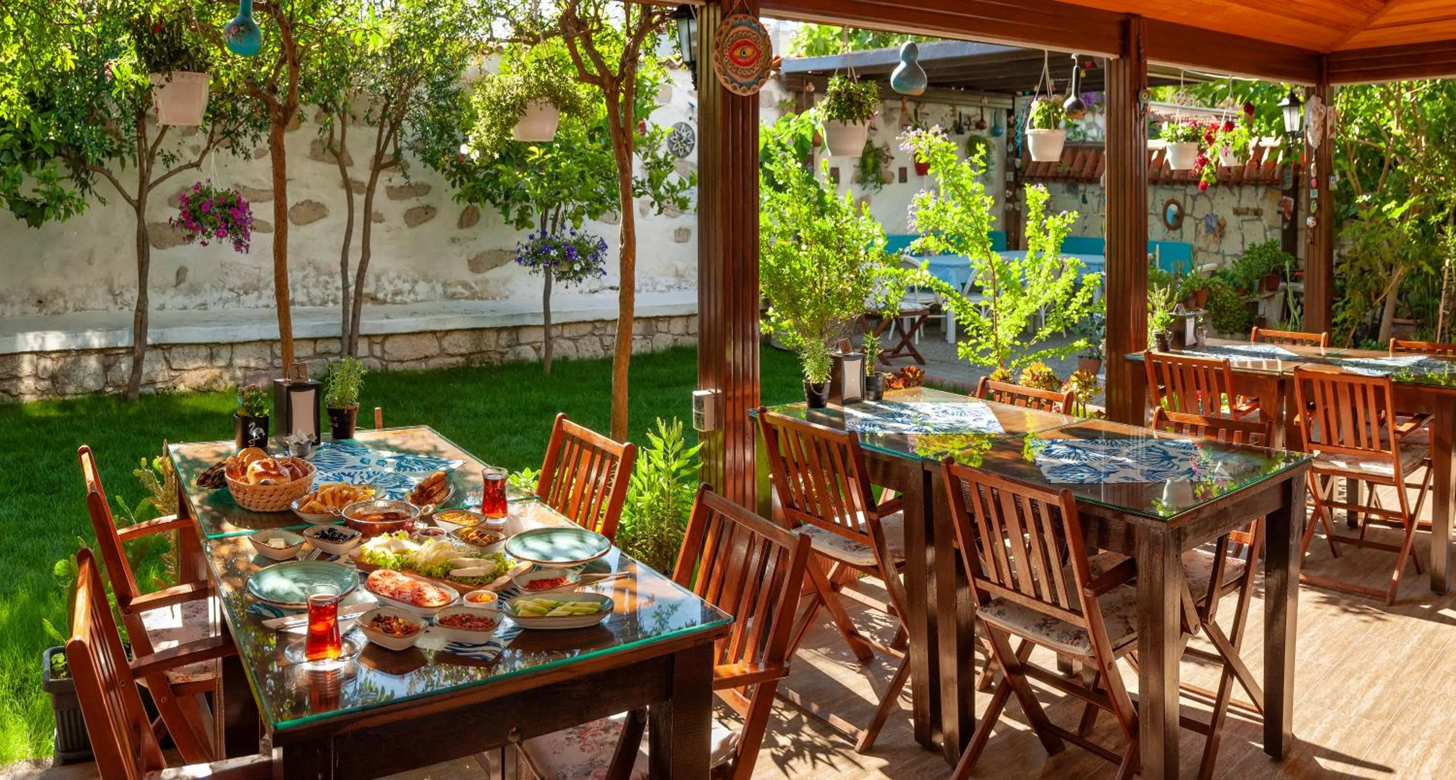 Restaurant/places to eat in Flores Hotel Alaçatı