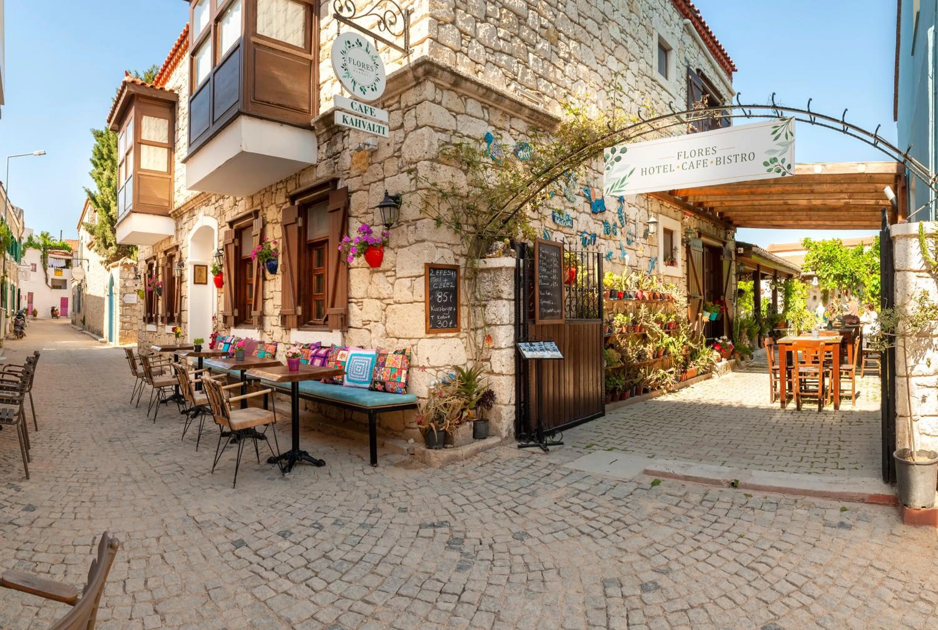 Facade/entrance in Flores Hotel Alaçatı