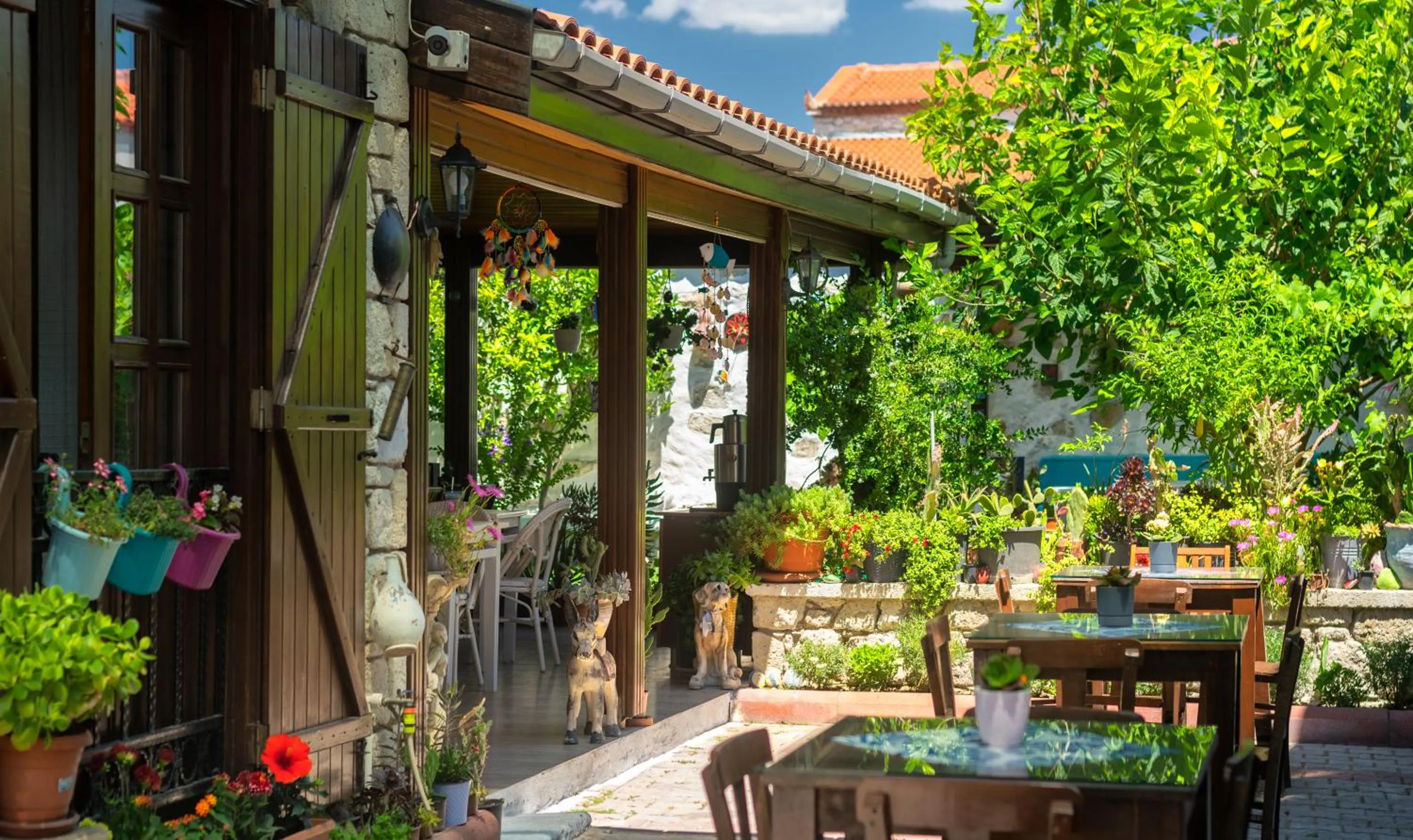 Restaurant/places to eat in Flores Hotel Alaçatı