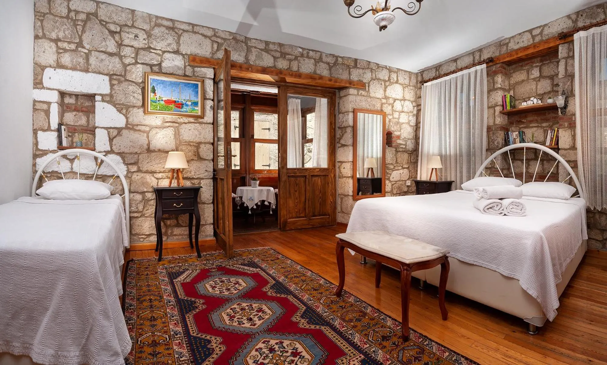 Photo of the whole room in Flores Hotel Alaçatı