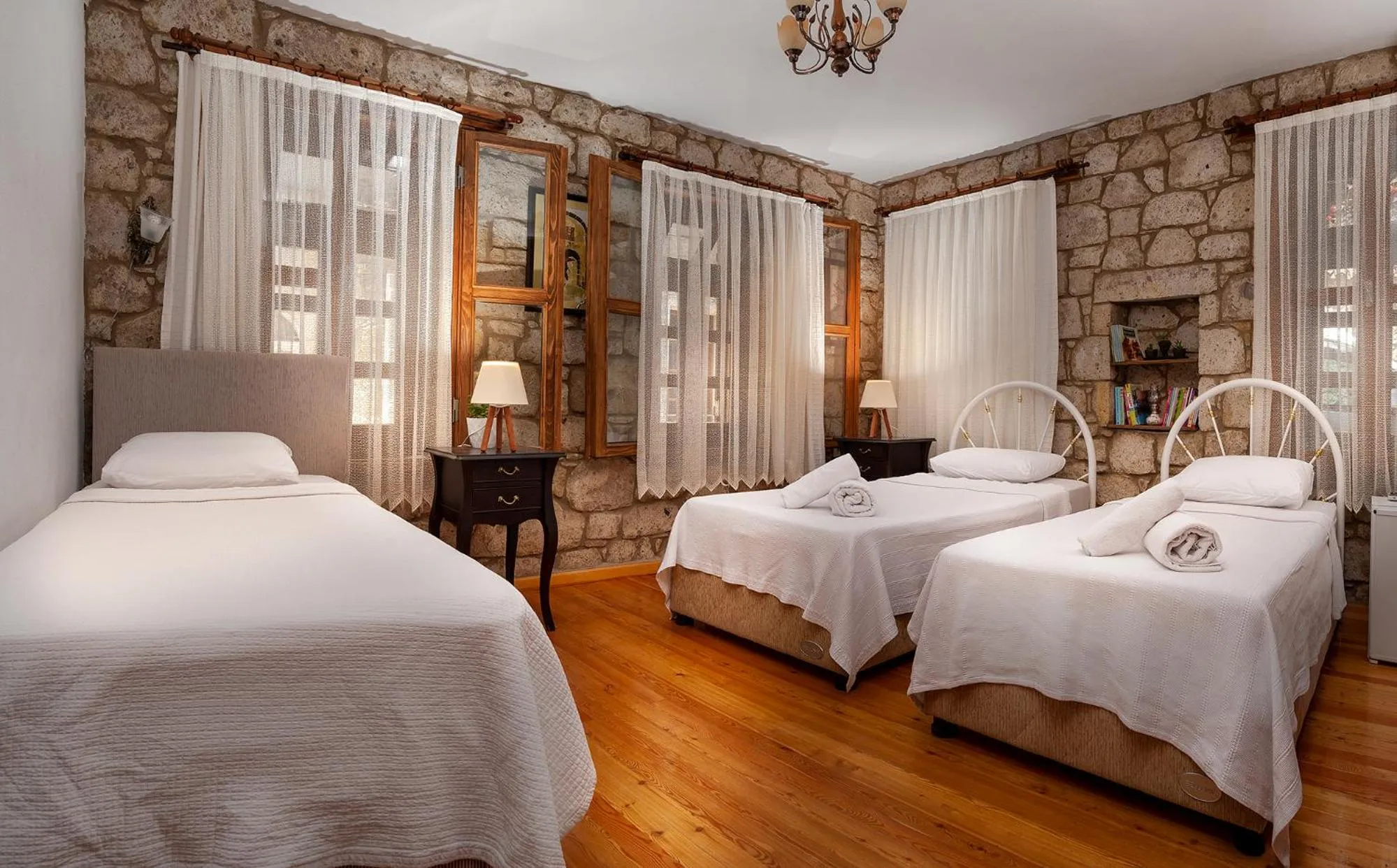 Photo of the whole room in Flores Hotel Alaçatı