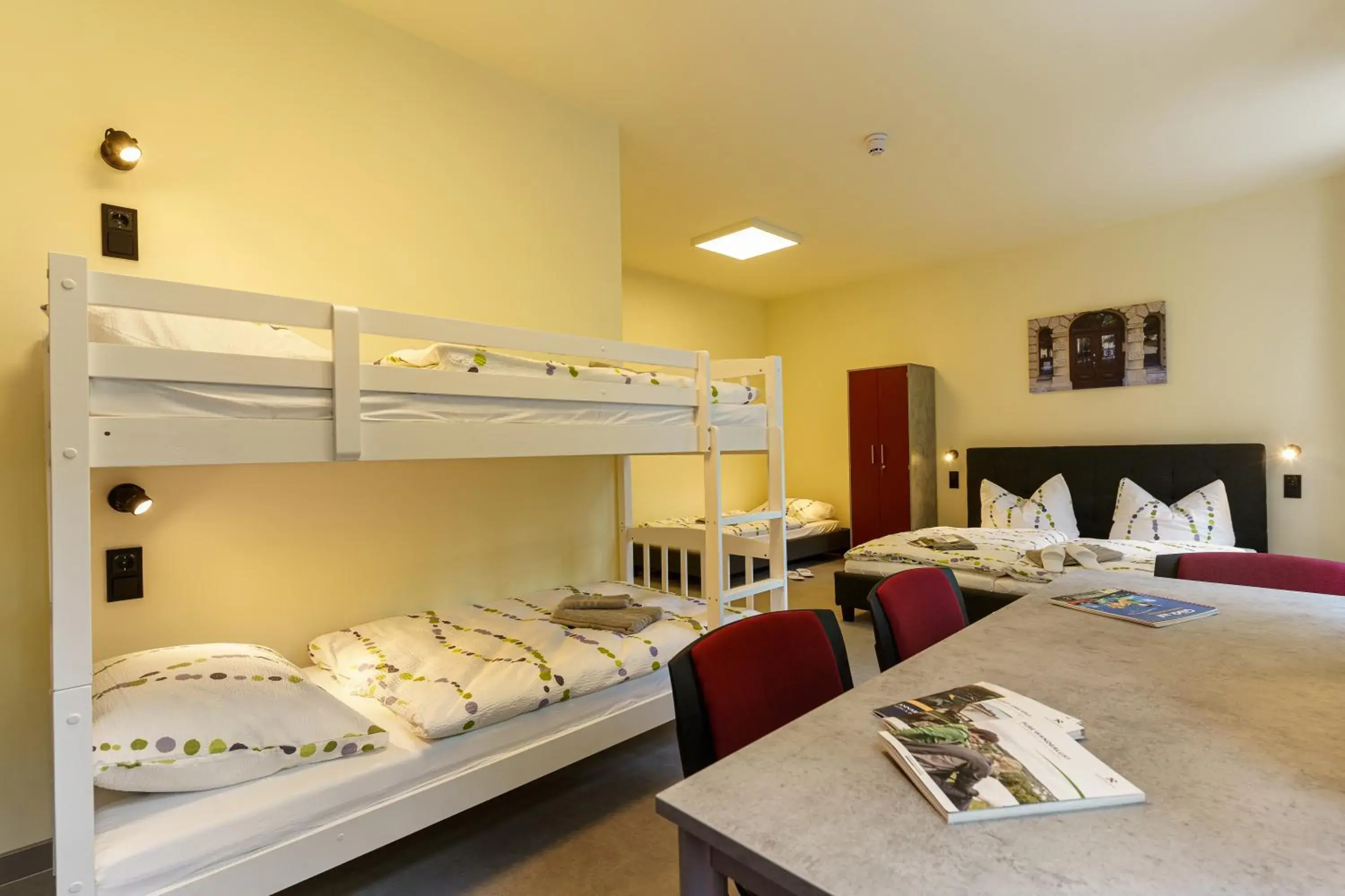 Triple Room with Shower - single occupancy in Hotel und Hostel Gleisbett Triple Room with Shower - single occupancy in Hotel und Hostel Gleisbett