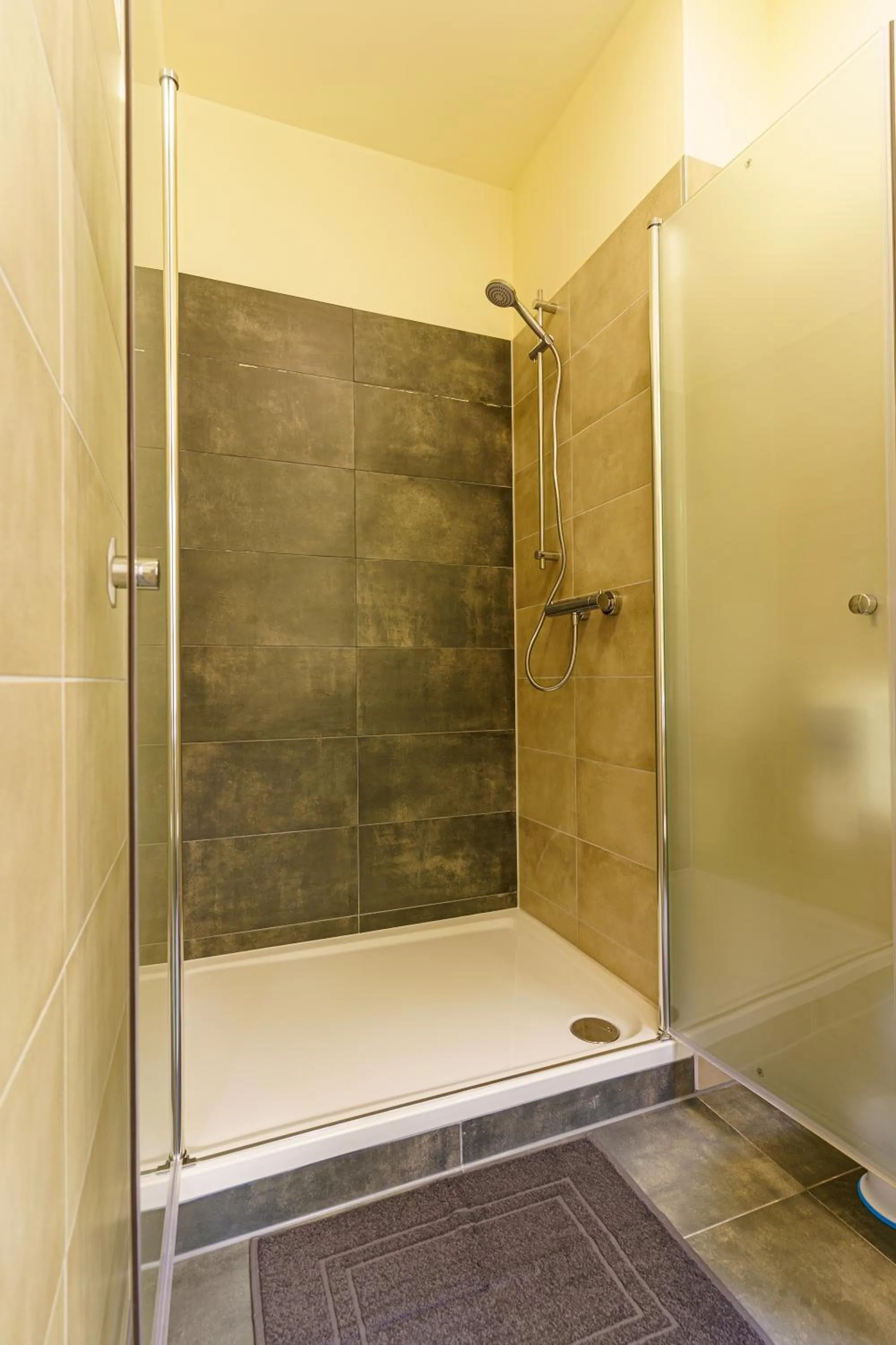 Bathroom in Hotel und Hostel Gleisbett