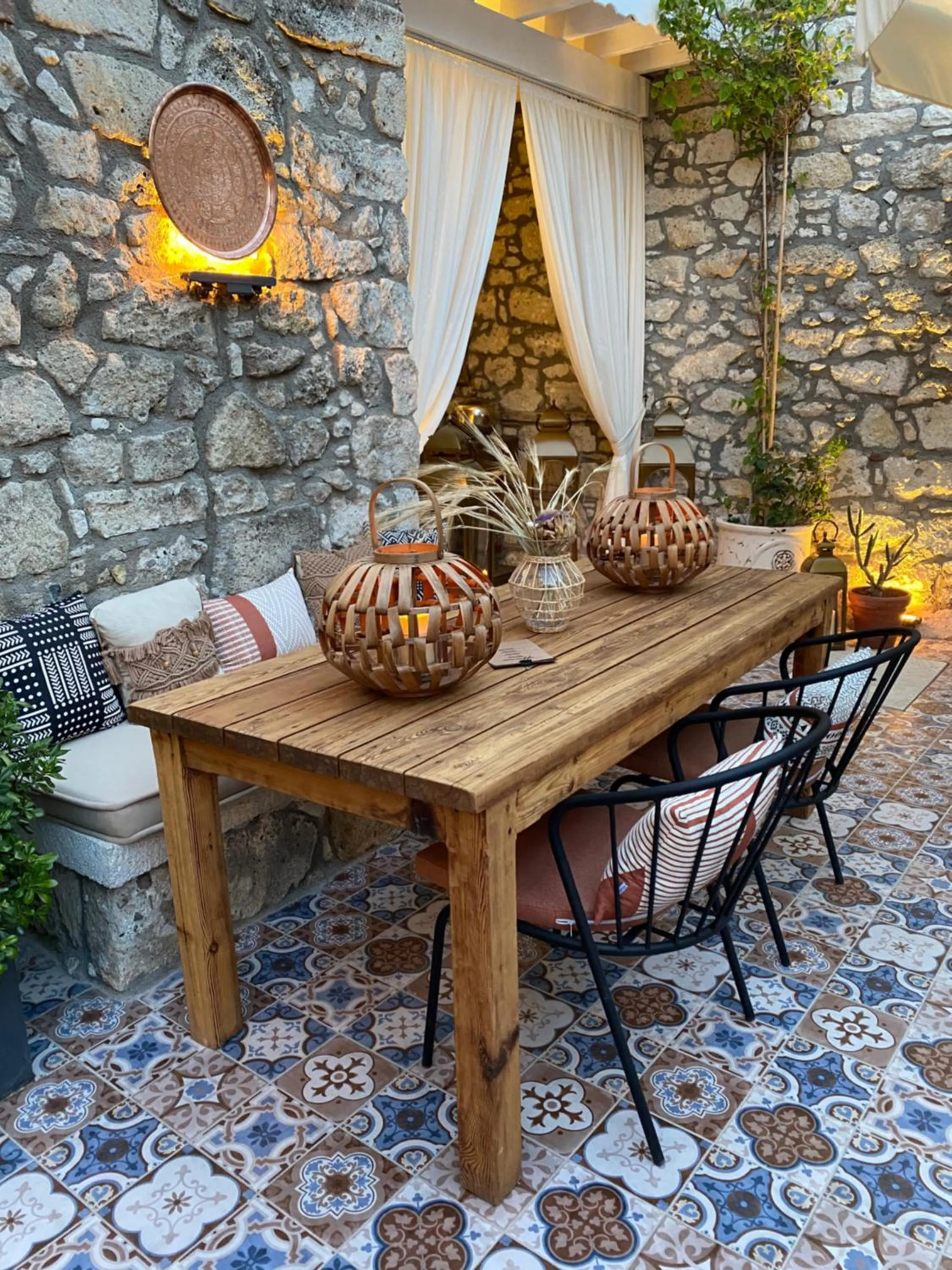 Property building in Morisi Avlu