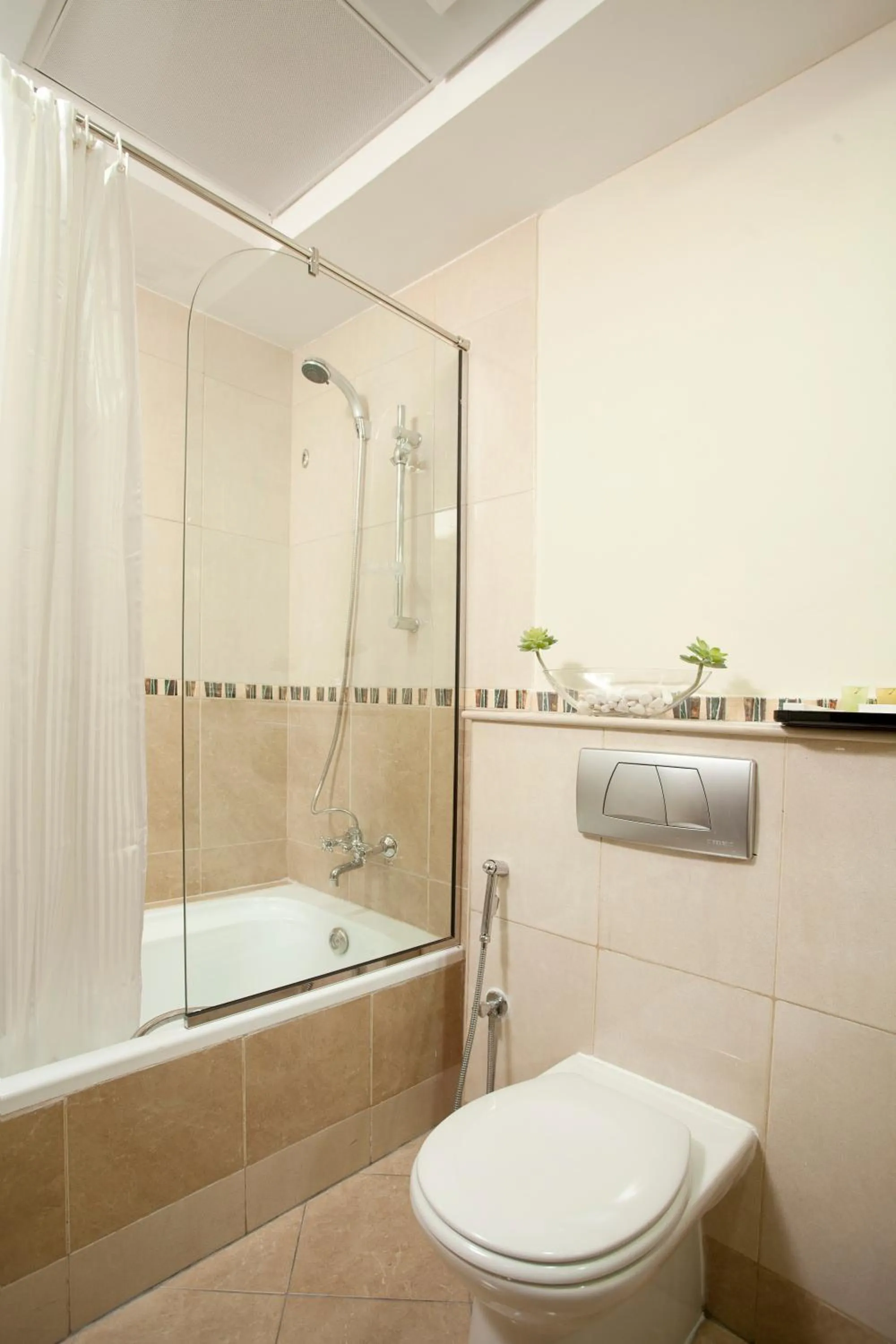 Shower in Al Waleed Holiday Homes