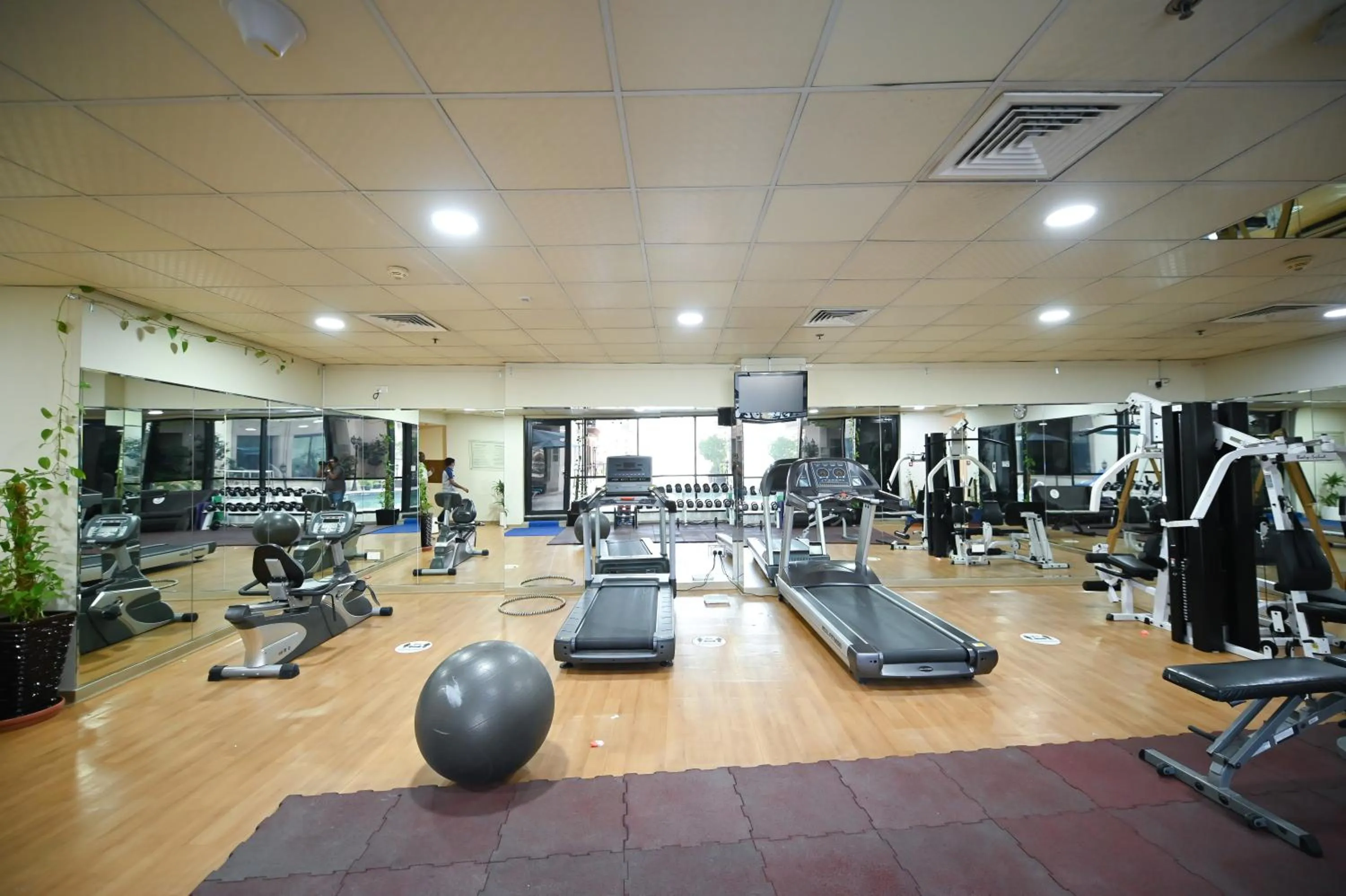 Fitness centre/facilities in Al Waleed Holiday Homes