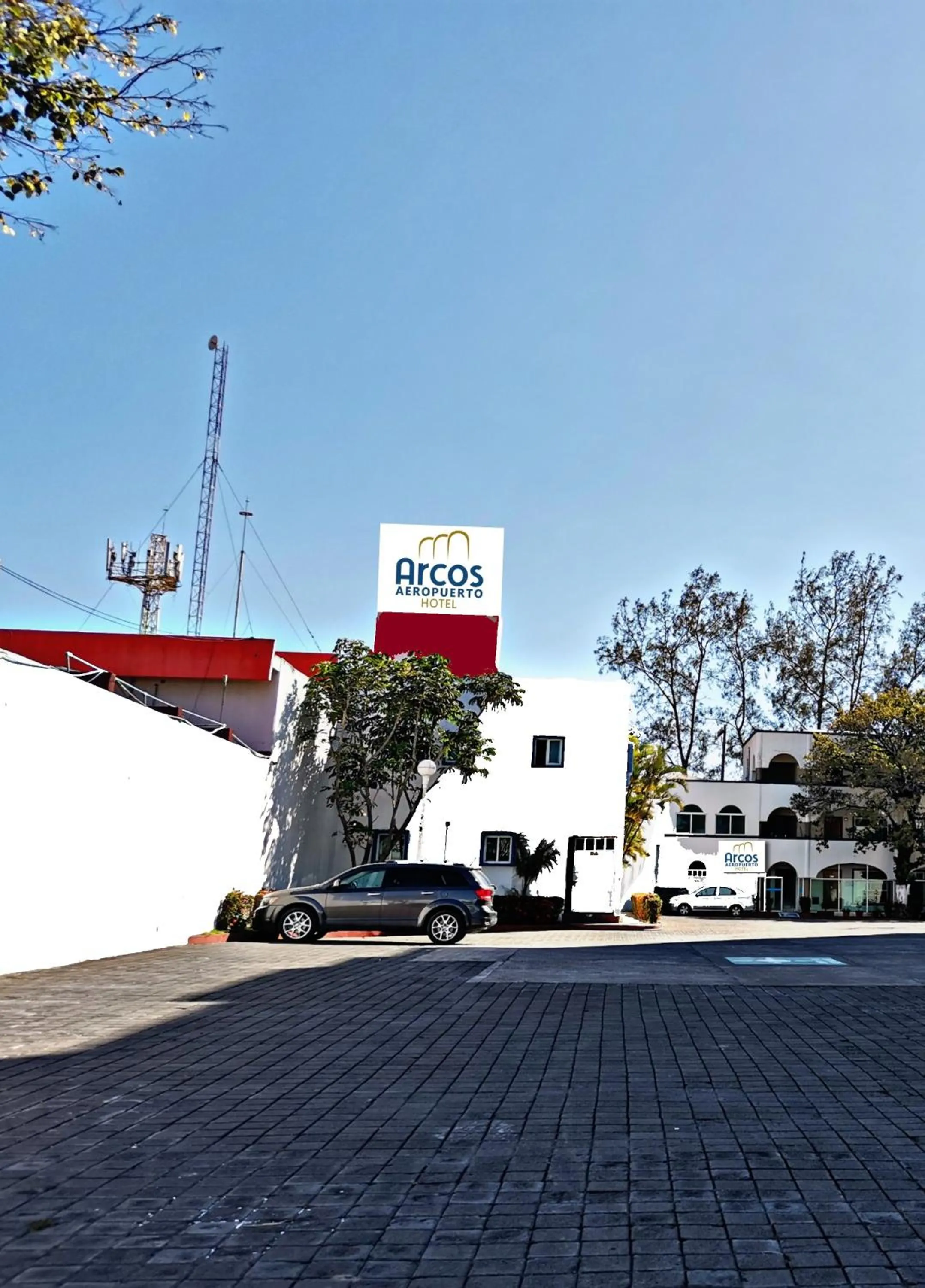 Property building in Hotel Arcos Aeropuerto