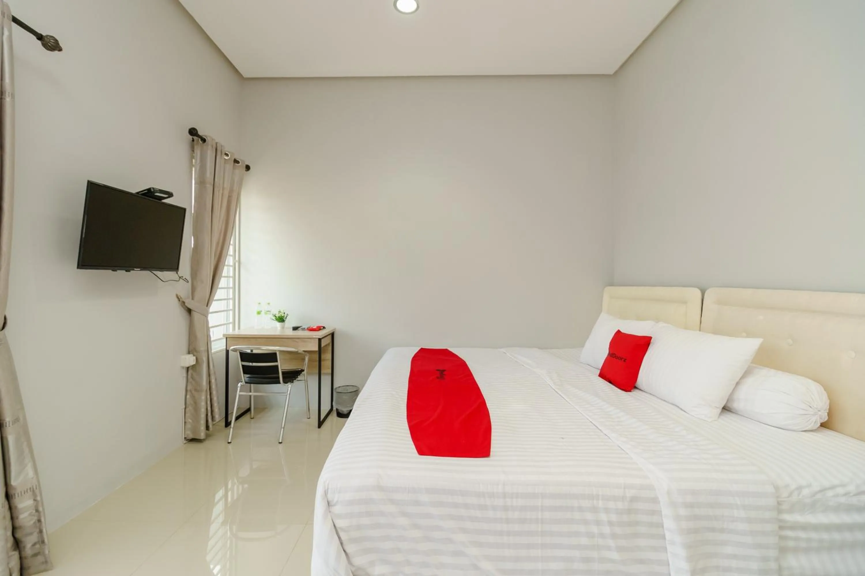 Bed in RedDoorz @ Jalan Demang Lebar Raya Palembang
