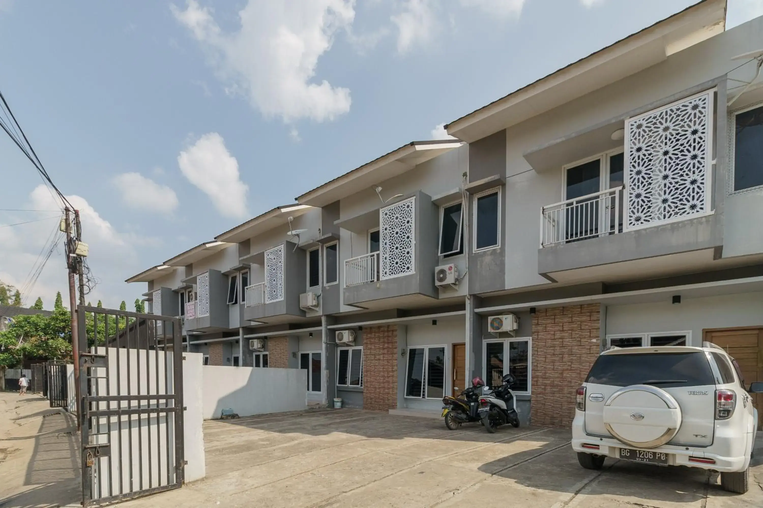 RedDoorz @ Jalan Demang Lebar Raya Palembang RedDoorz @ Jalan Demang Lebar Raya Palembang