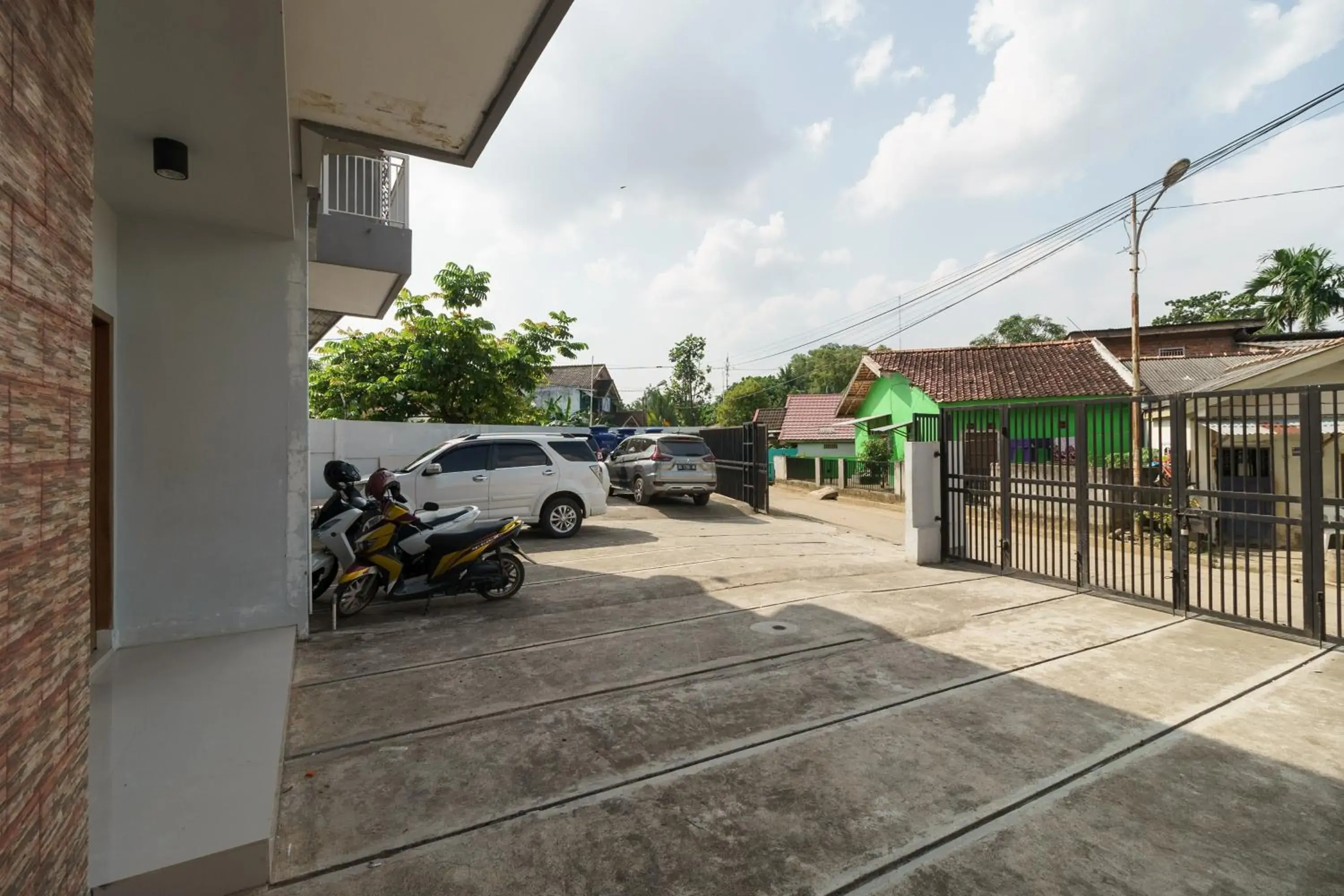 RedDoorz @ Jalan Demang Lebar Raya Palembang RedDoorz @ Jalan Demang Lebar Raya Palembang