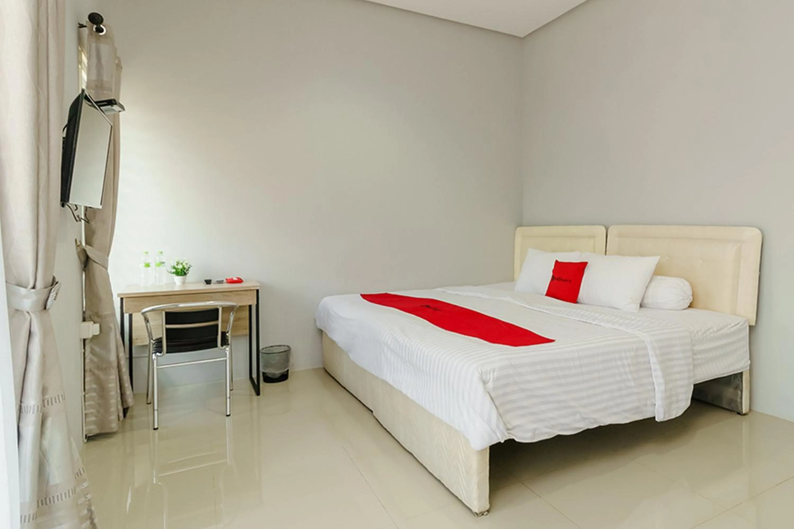 Bed in RedDoorz @ Jalan Demang Lebar Raya Palembang