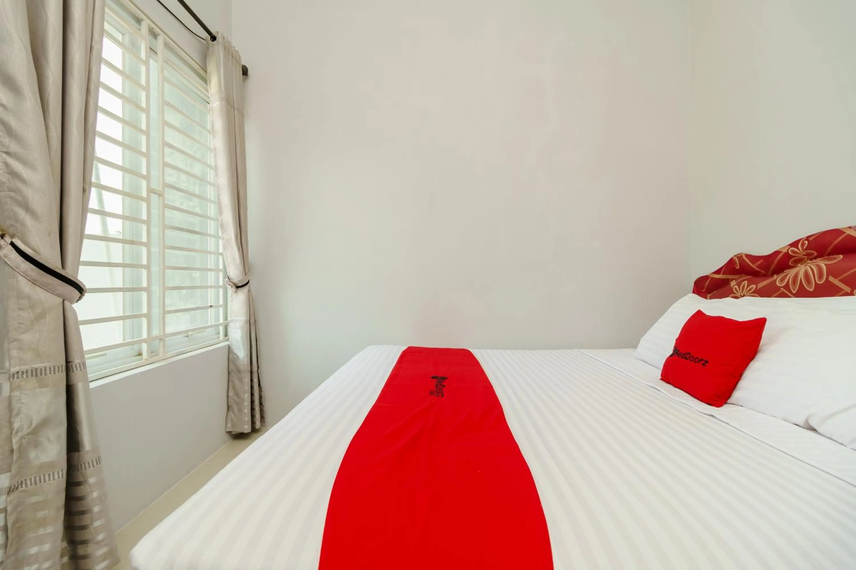 Bed in RedDoorz @ Jalan Demang Lebar Raya Palembang