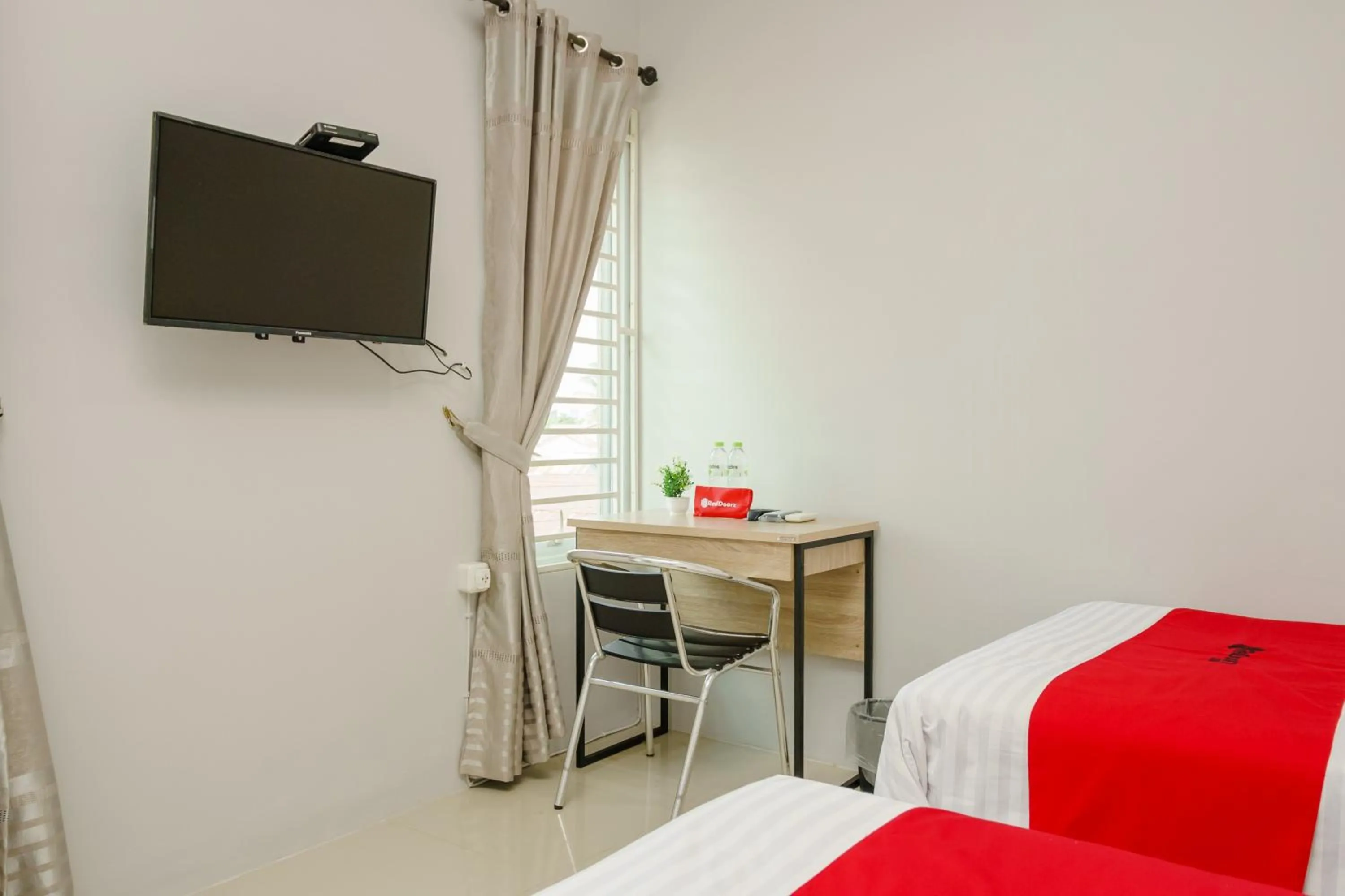 Bed in RedDoorz @ Jalan Demang Lebar Raya Palembang