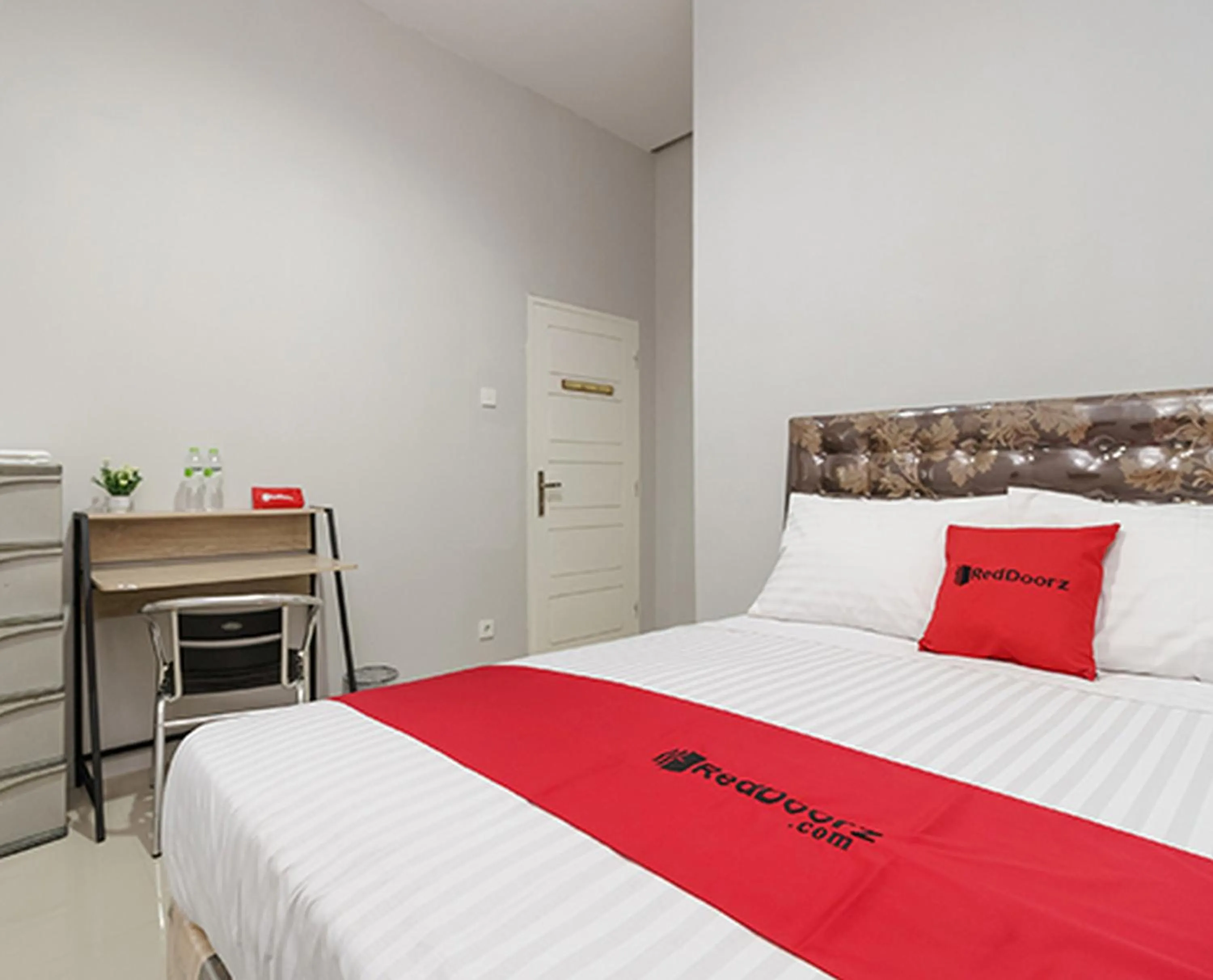Bed in RedDoorz @ Jalan Demang Lebar Raya Palembang