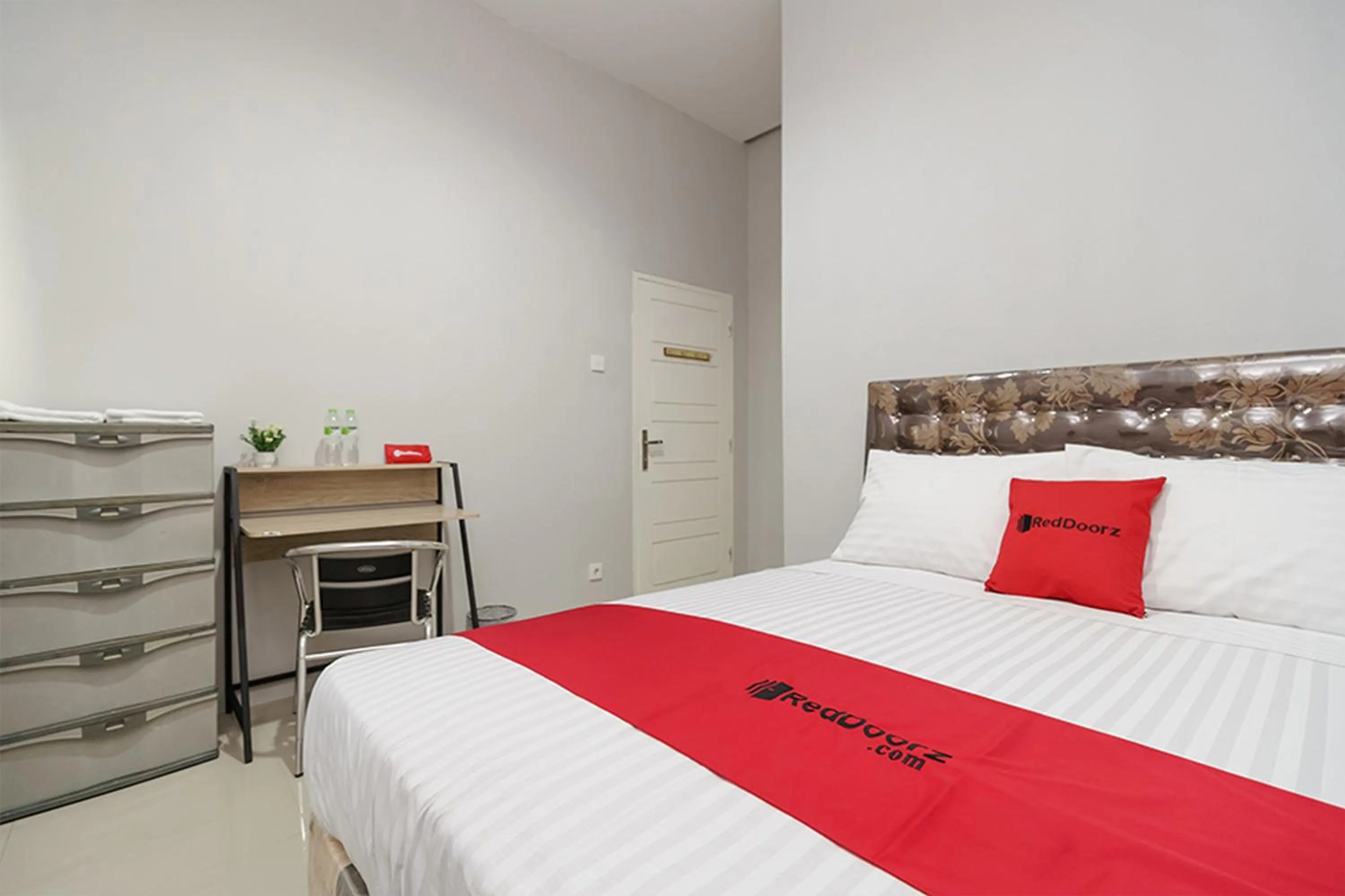 Bed in RedDoorz @ Jalan Demang Lebar Raya Palembang