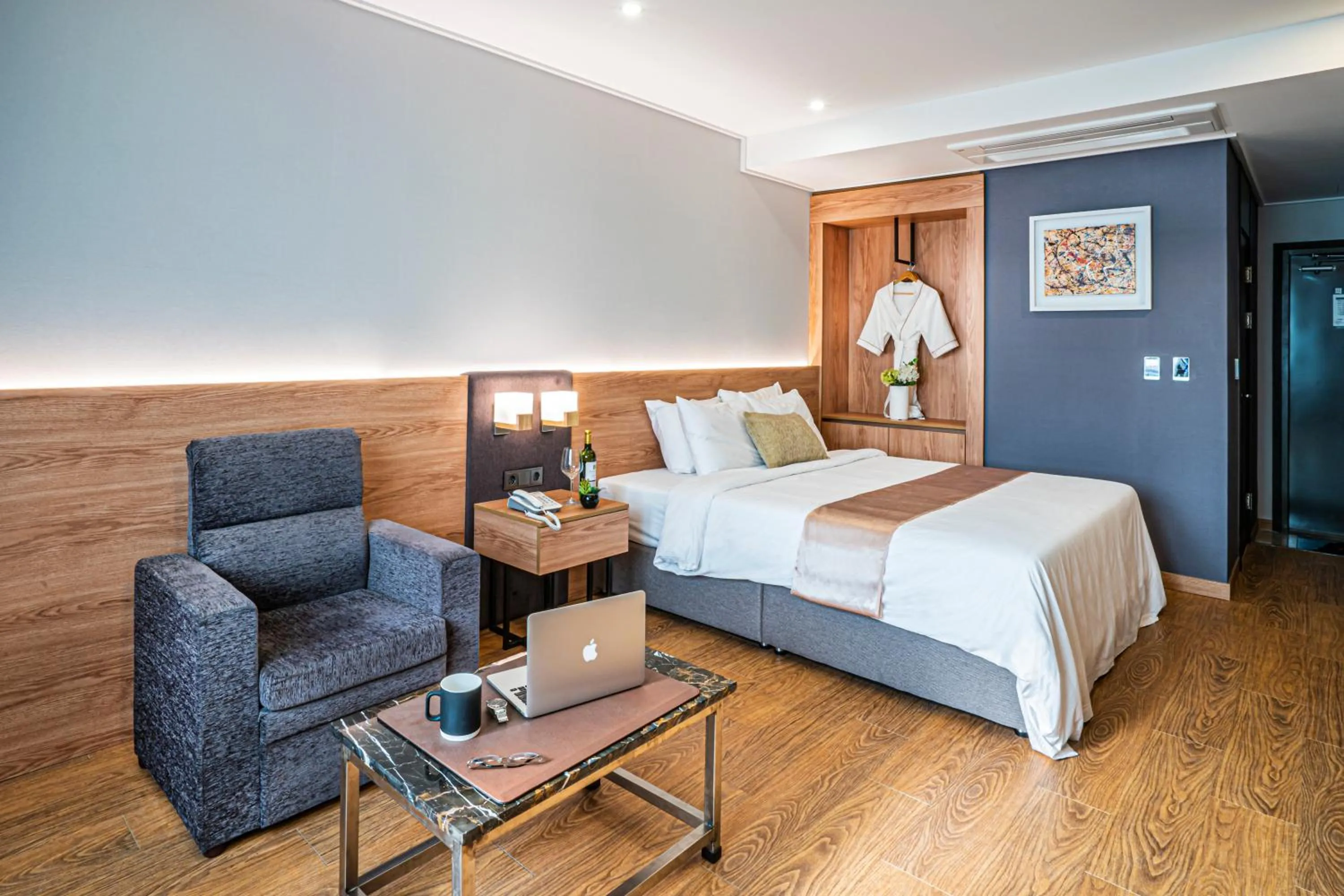 Photo of the whole room, Bed in Embledon Hotel